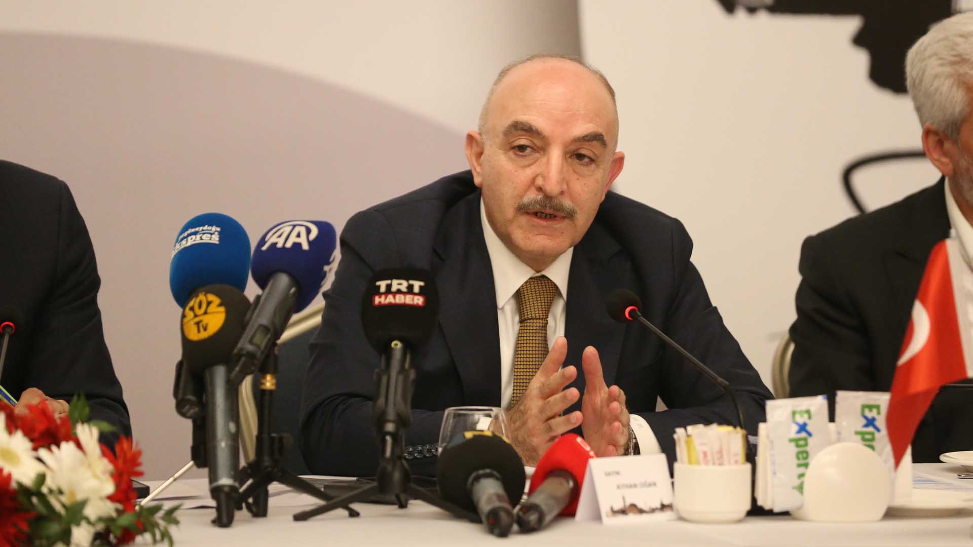 Cumhurbaşkanı Danışmanı Ve Sivil Dayanışma Platformu Başkanı Ayhan Oğan