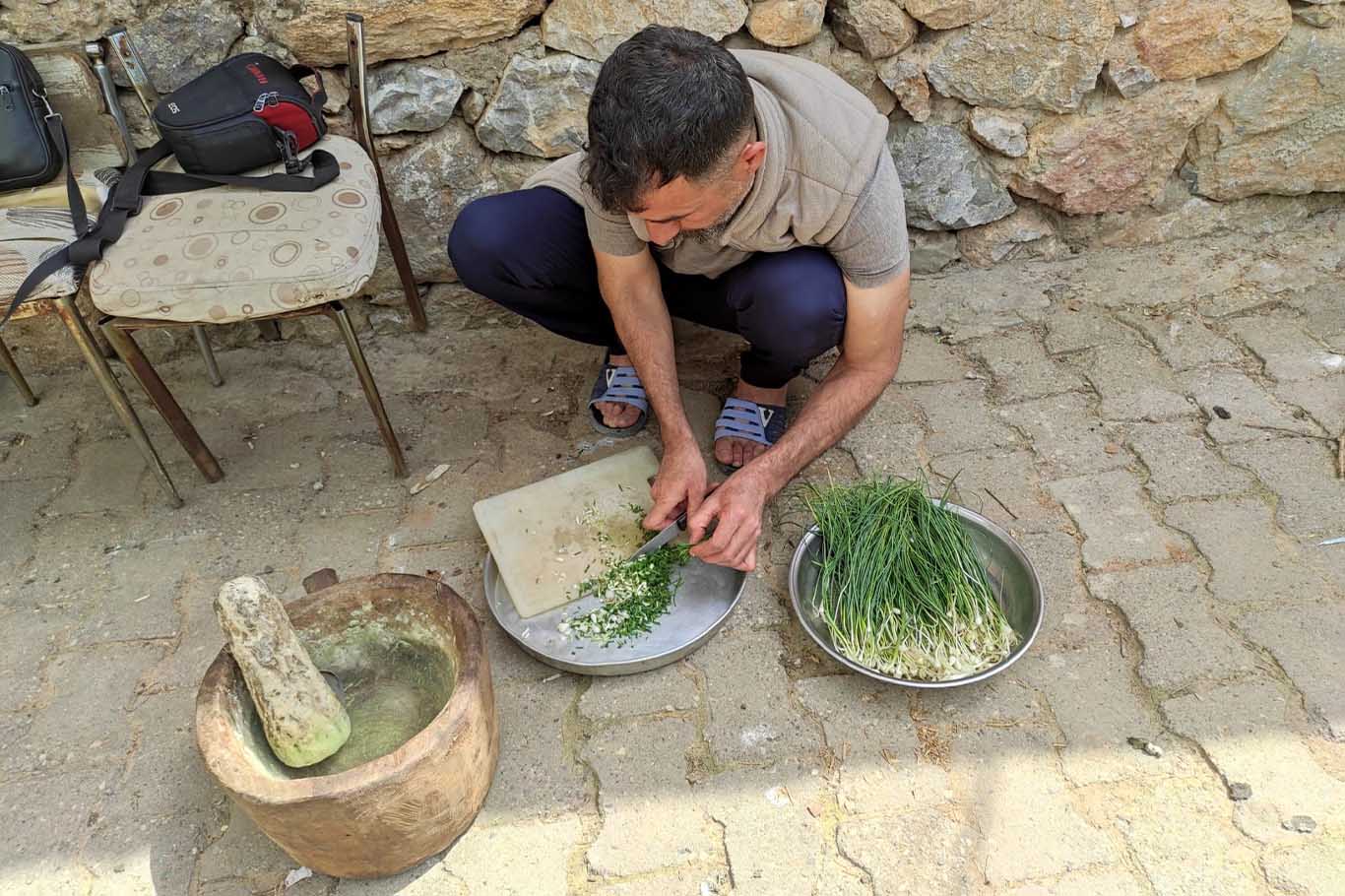 Dağlarda Ve Kayalıklarda Doğal Olarak Yetişiyor Kilosu 10 Bin Tl 1