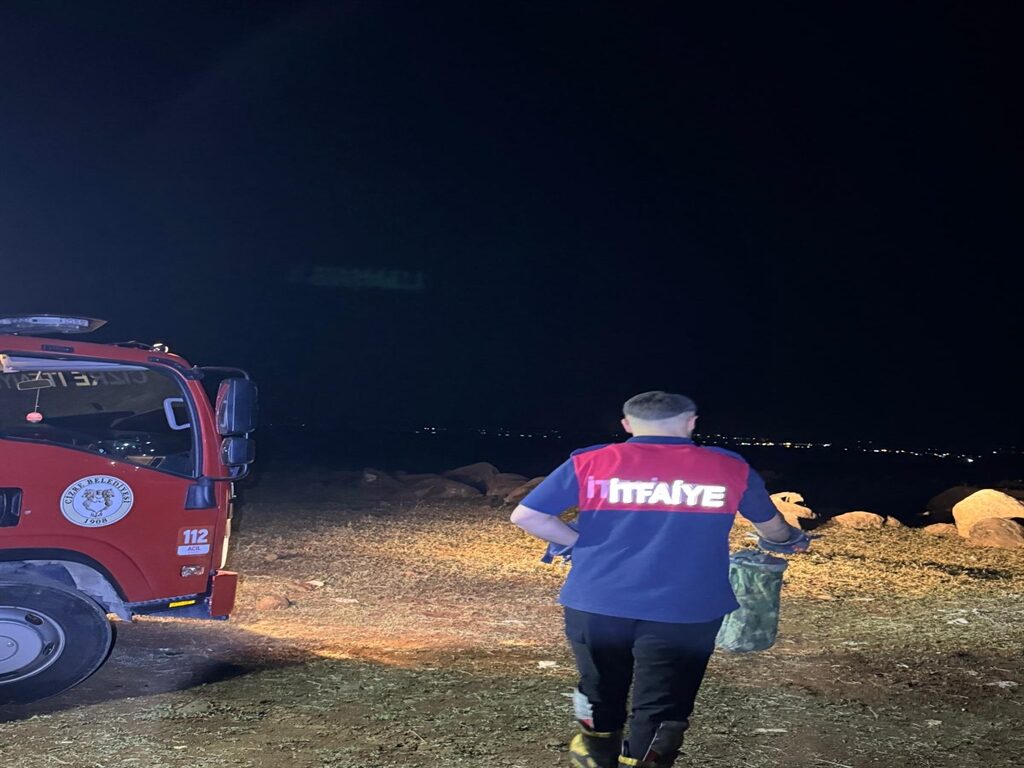 Evin Bahçesine Giren Yılanı Itfaiye Çıkardı (1)