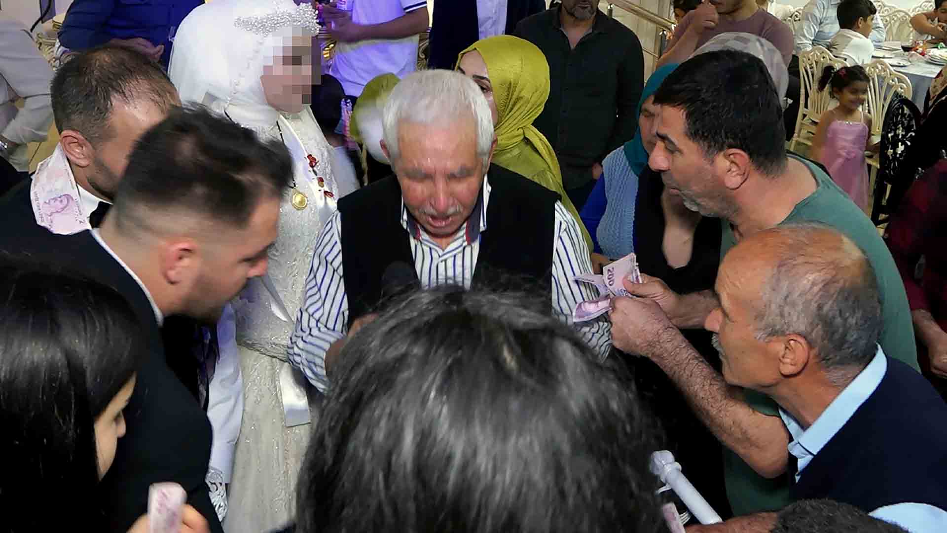 2 Düğüne Davetli Gibi Gidip Takı Töreninde Paraları Çaldı 1
