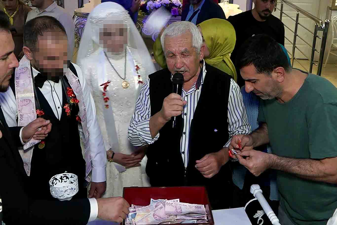 2 Düğüne Davetli Gibi Gidip Takı Töreninde Paraları Çaldı 2