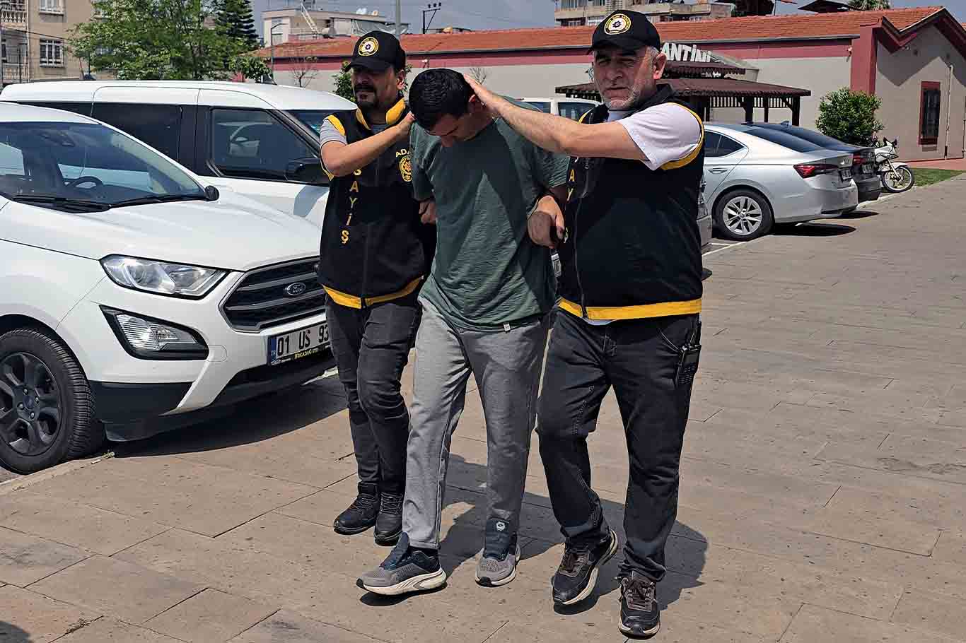 2 Düğüne Davetli Gibi Gidip Takı Töreninde Paraları Çaldı 3