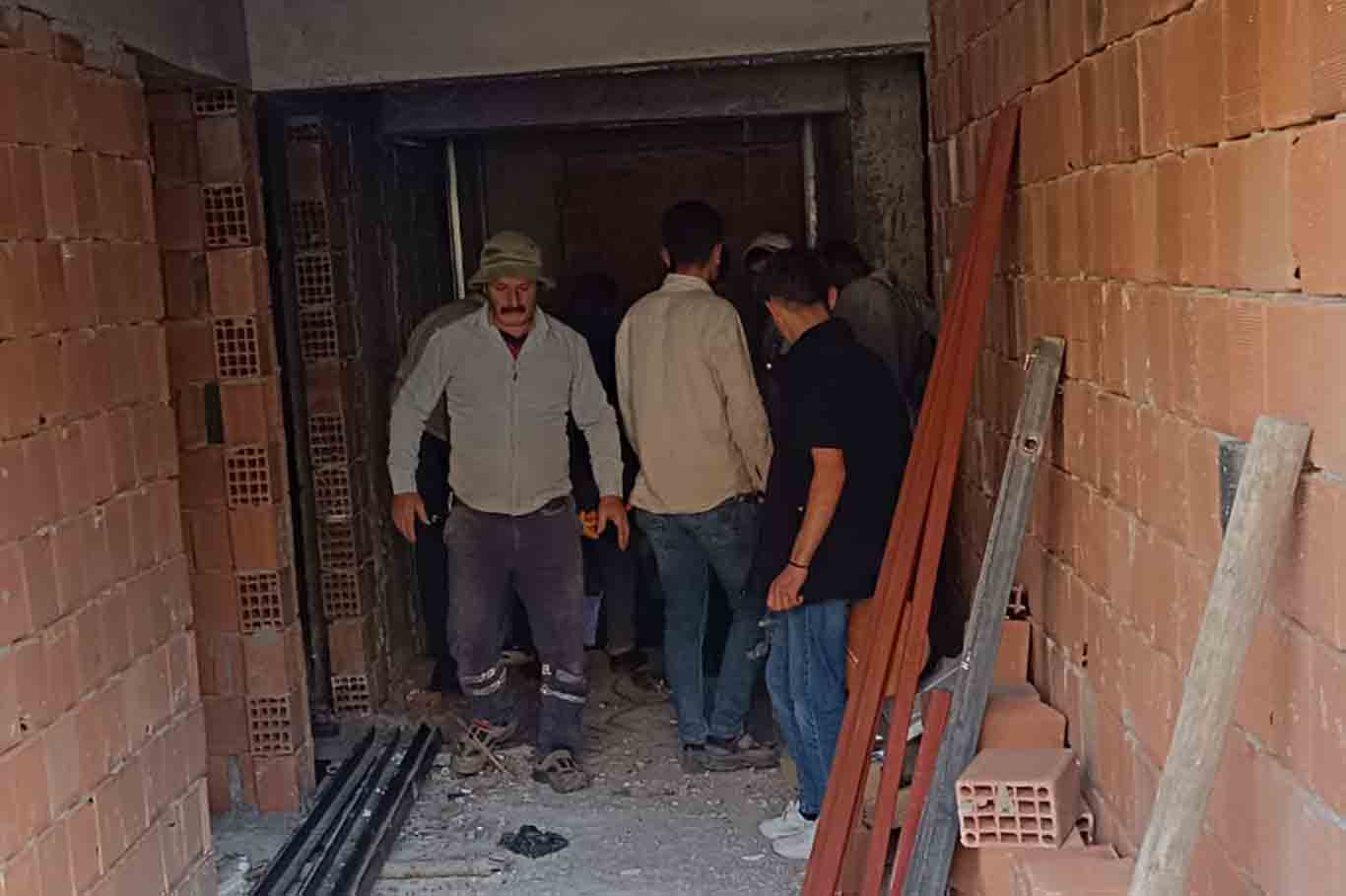 6'Ncı Kattan Düşen Asansör Ustası Ağır Yaralandı 2