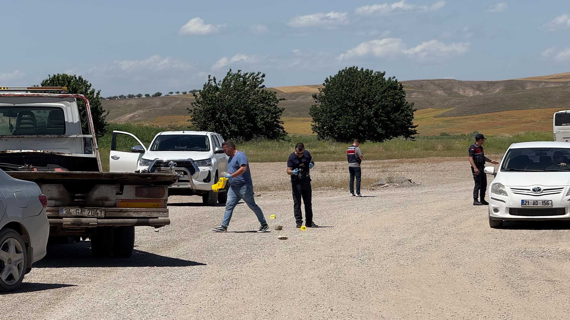Baba Oğul Kamyonetle Yanmış Halde Bulundu 1