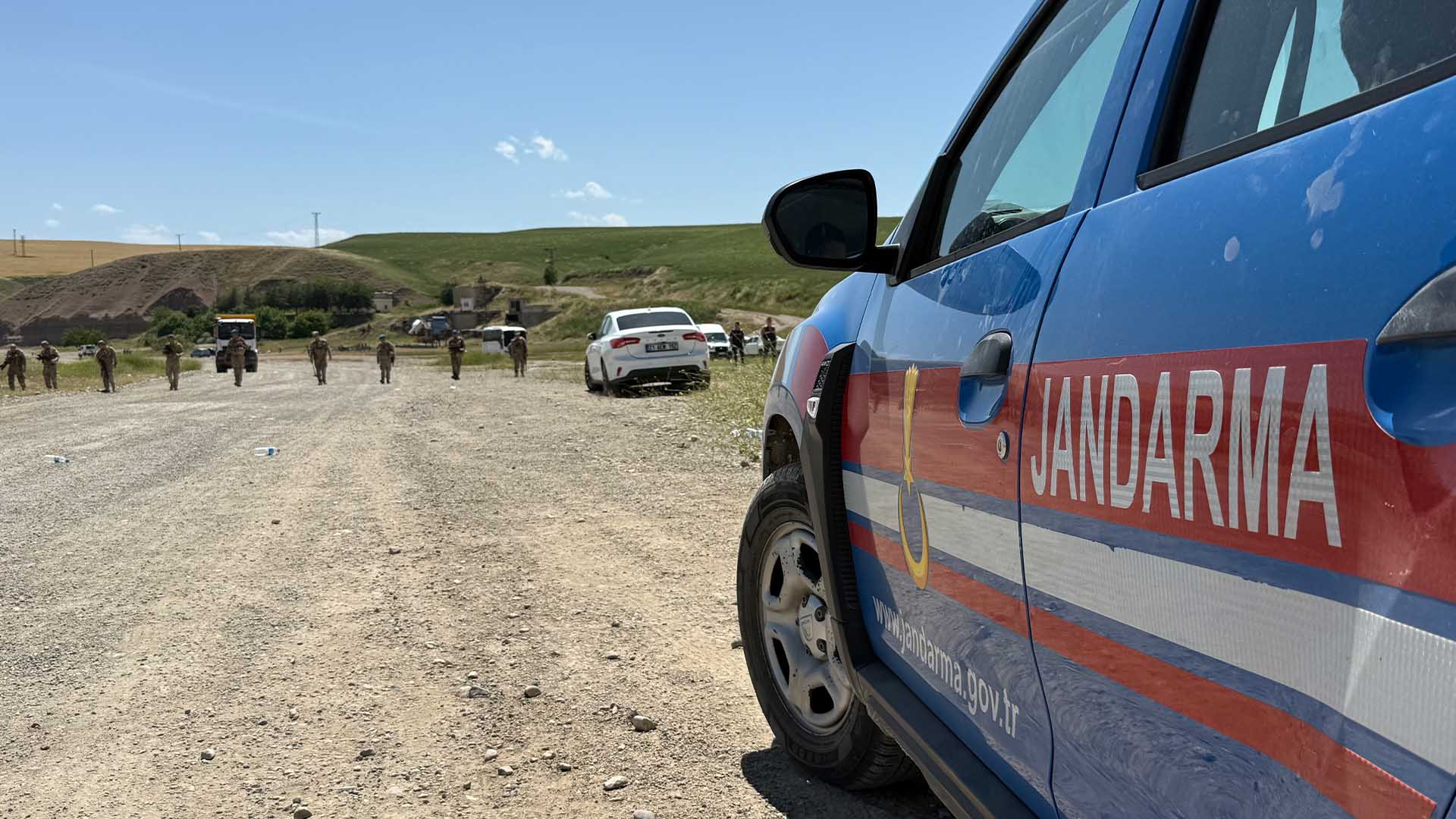 Baba Oğul Kamyonetle Yanmış Halde Bulundu 3