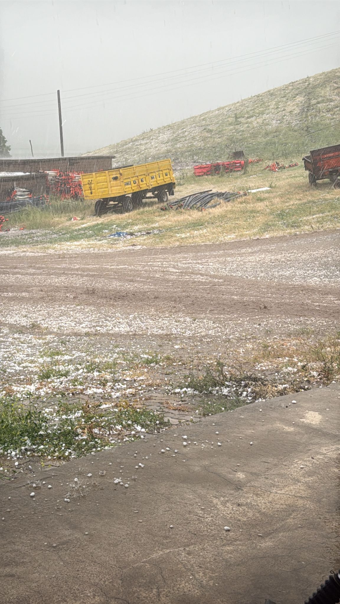 Bismil’de Ceviz Büyüklüğünde Dolu Yağdı En Az 15 Köyde Ekili Tarım Arazileri Zarar Gördü (5)