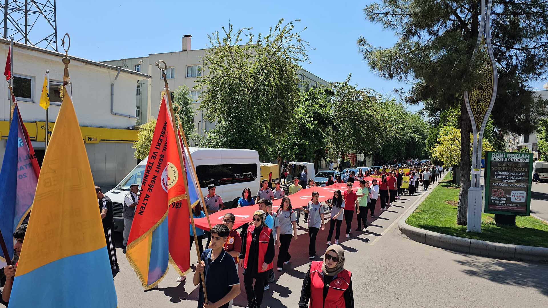 Bismil’de Gençlik Haftası Kapsamında Kortej Yürüyüşü Yapıldı 1