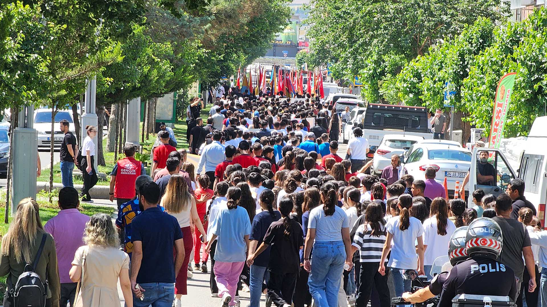 Bismil’de Gençlik Haftası Kapsamında Kortej Yürüyüşü Yapıldı 2