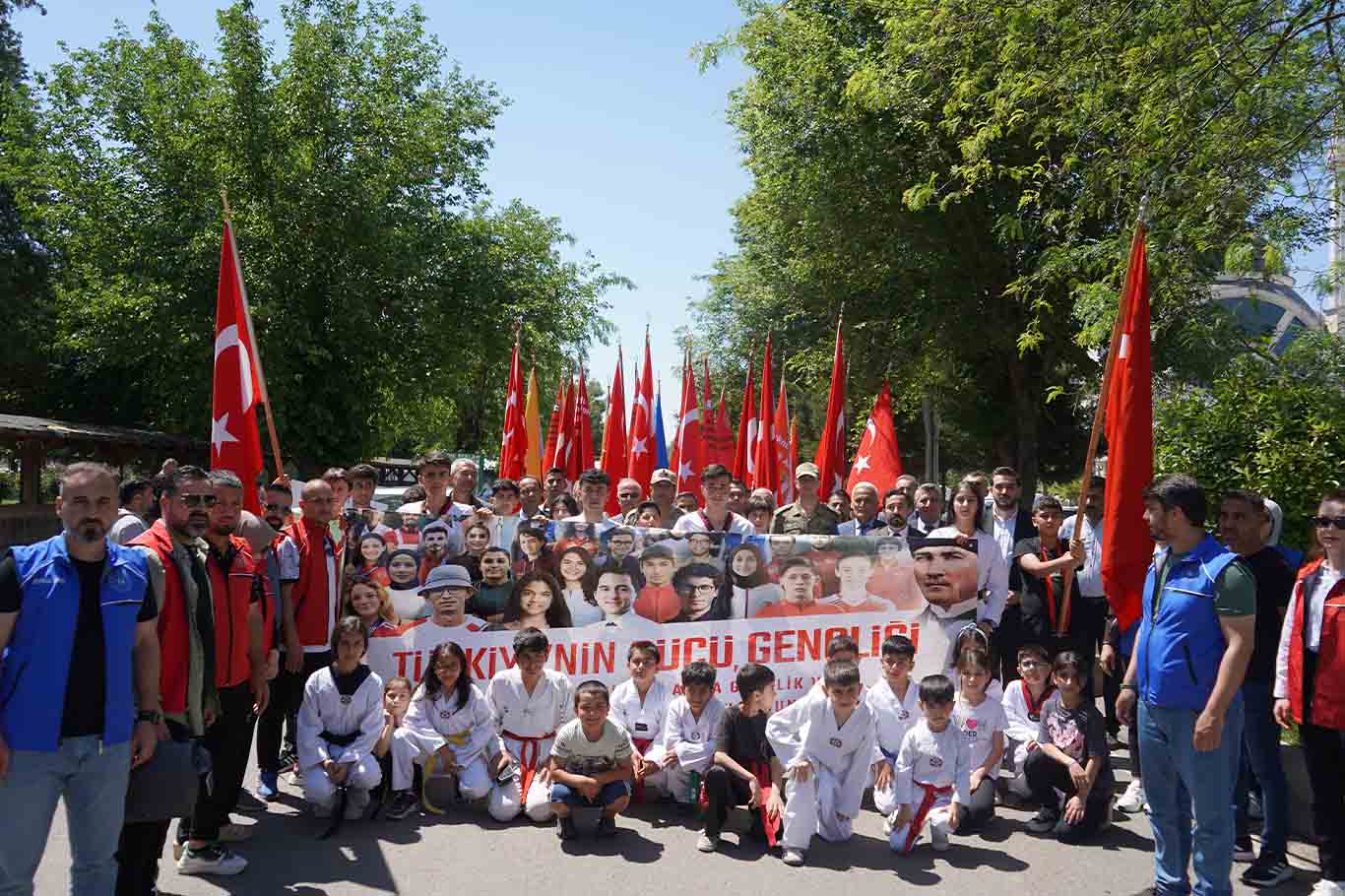 Bismil’de Gençlik Haftası Kapsamında Kortej Yürüyüşü Yapıldı 7