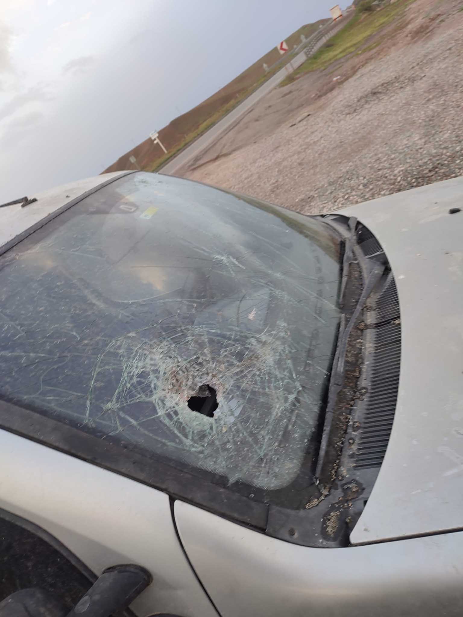 Bismil’de Kuvvetli Rüzgarda Uçan Işyerinin Çatısı, Otomobilin Üzerine Düştü 10