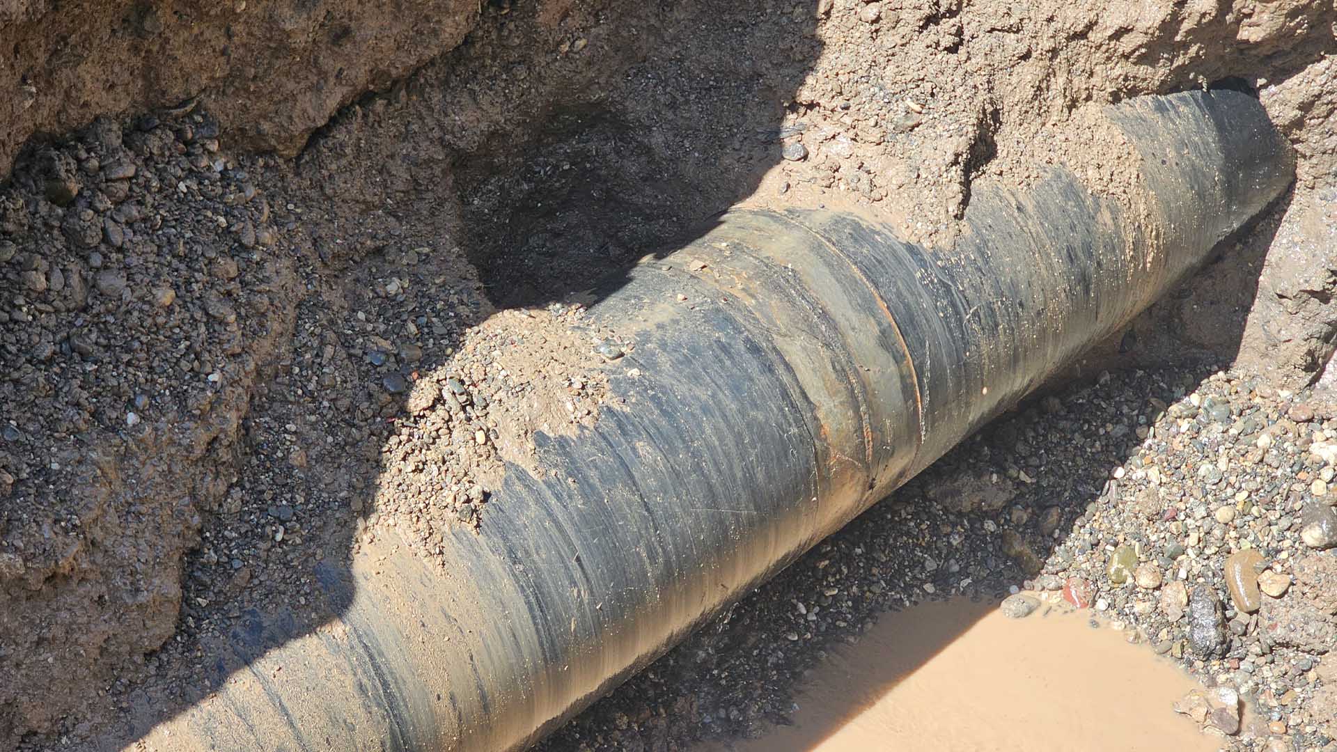 Bismil’de Patlayan Içme Suyu Hattına Müdahale Sürüyor 3