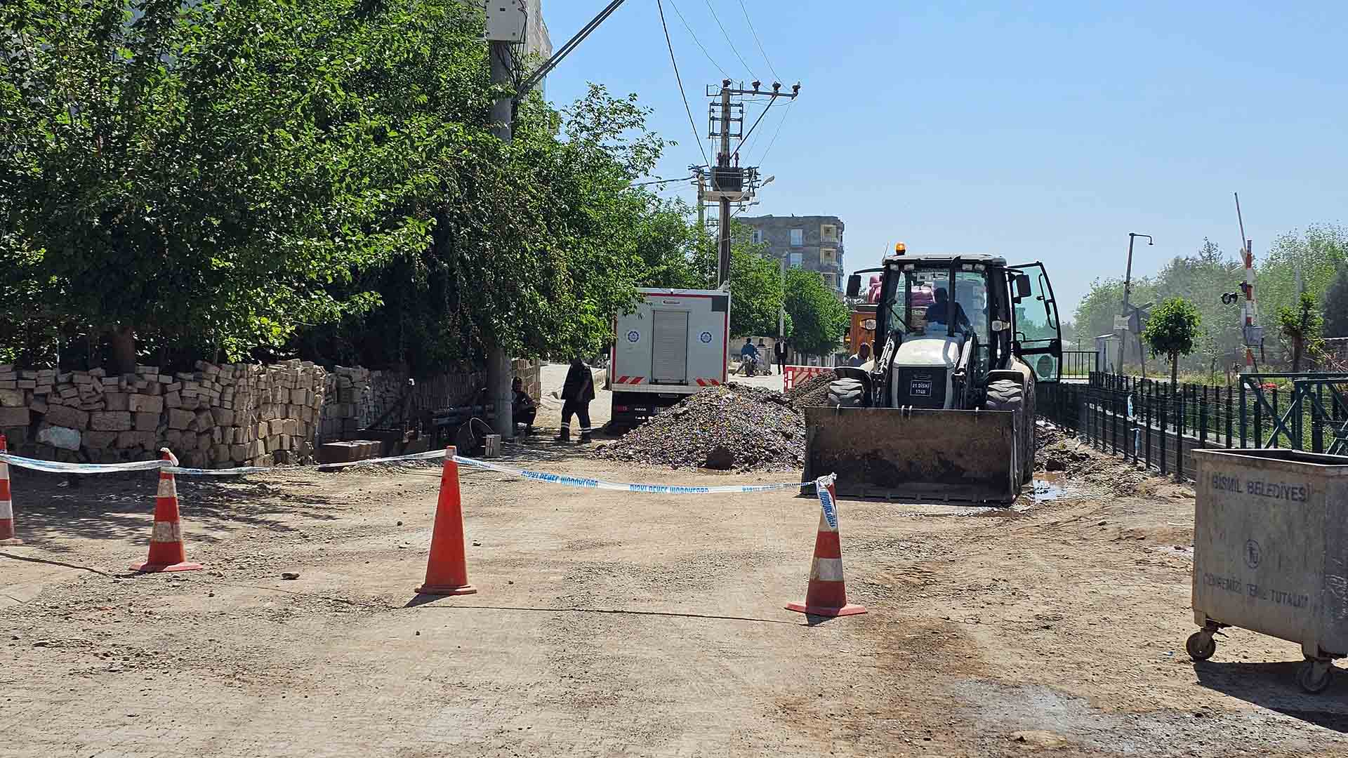 Bismil’de Patlayan Içme Suyu Hattına Müdahale Sürüyor 5