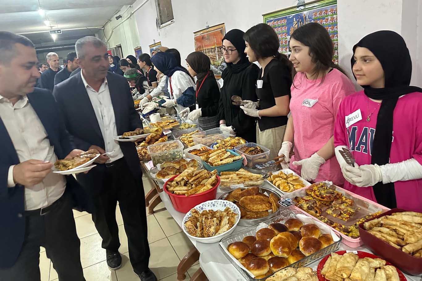 Bismil’deki Okullarda Gazze Için Yapılan Kermeslerle 950 Bin Tl Toplandı 8