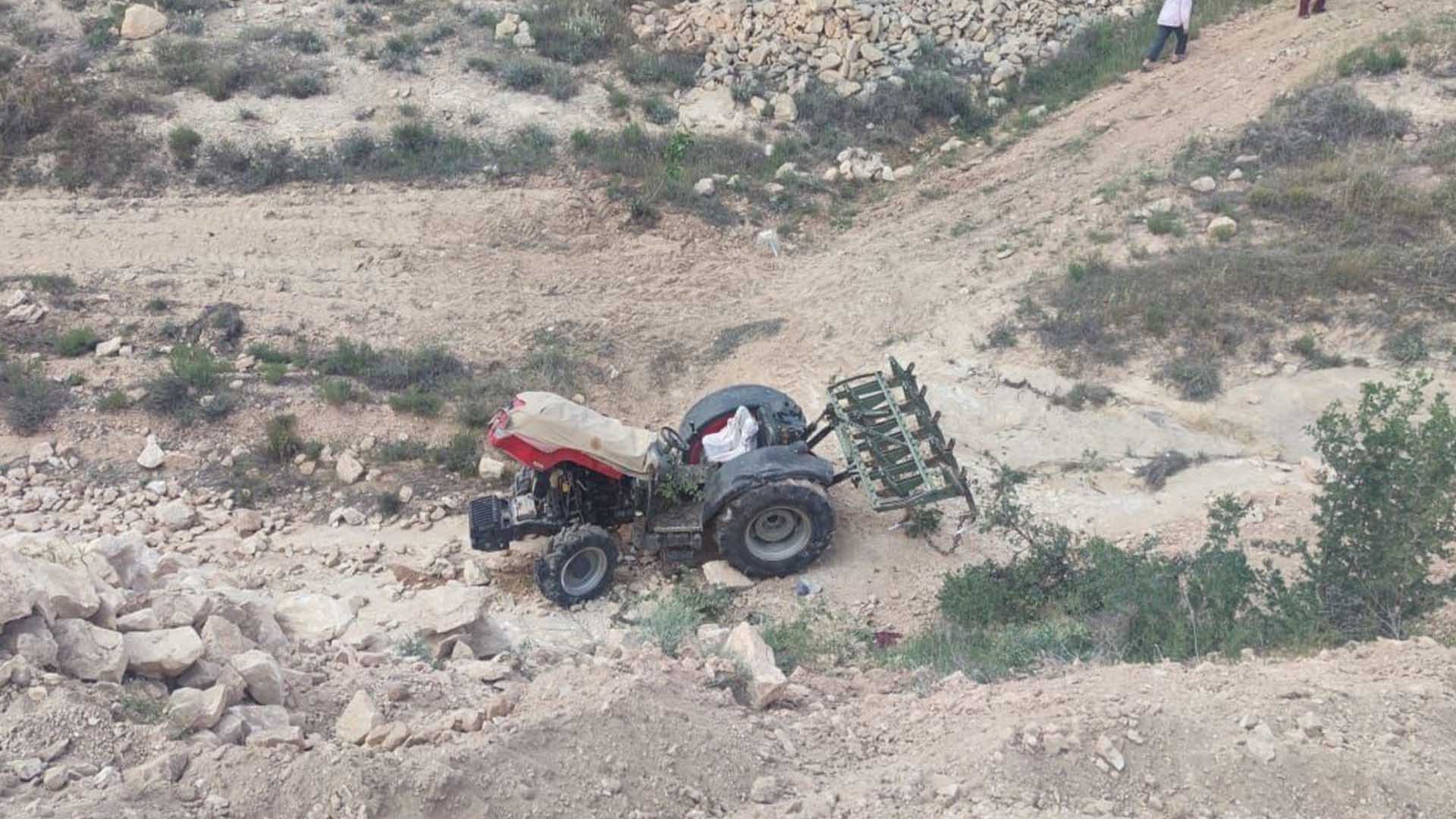 Devrilen Traktörün Altında Kalan 18 Yaşındaki Genç, Yaşamını Yitirdi 2