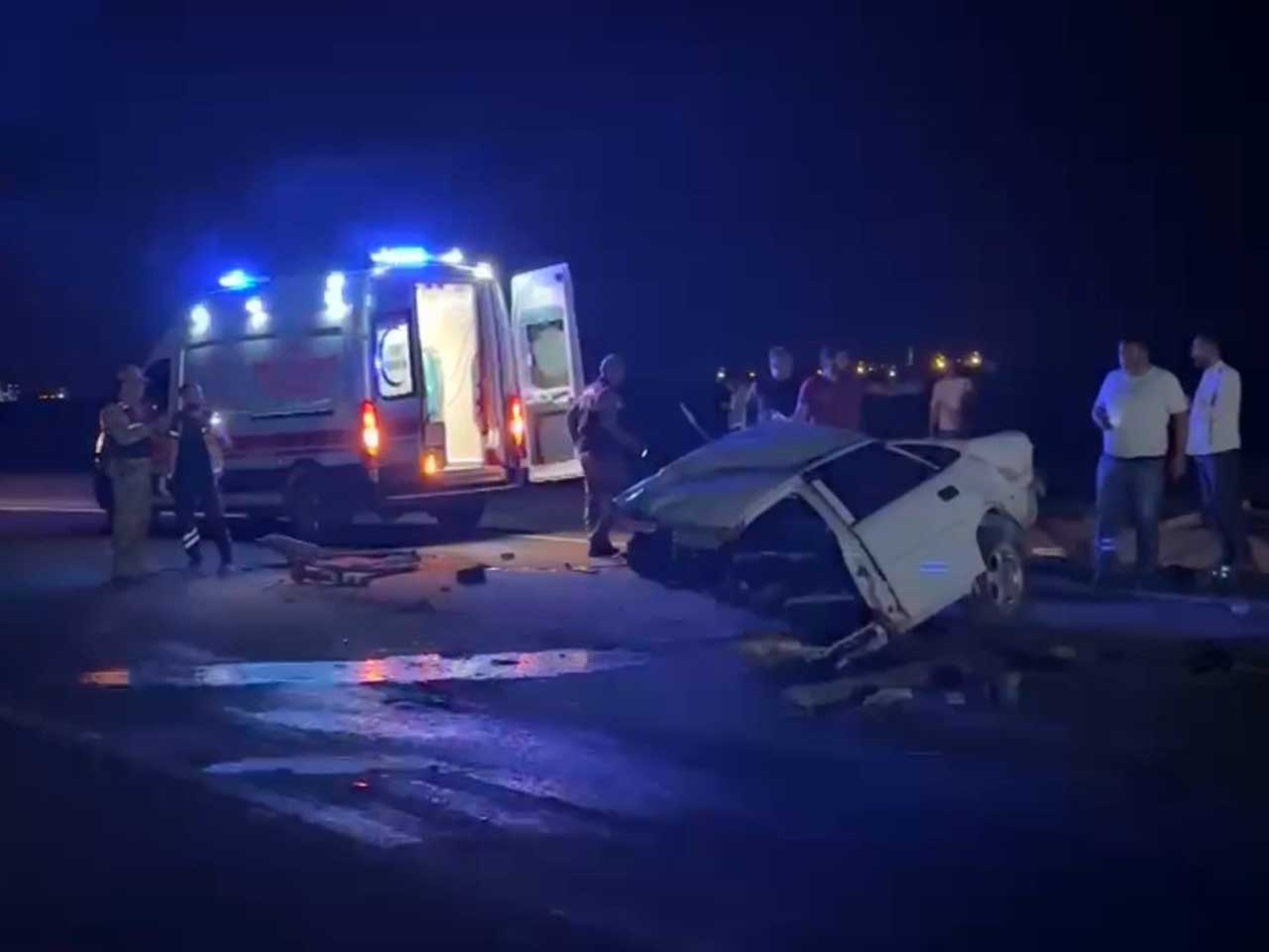 Diyarbakır Siverek Yolunda Otomobil Tıra Çarptı 1 Ölü, 1 Ağır Yaralı 5