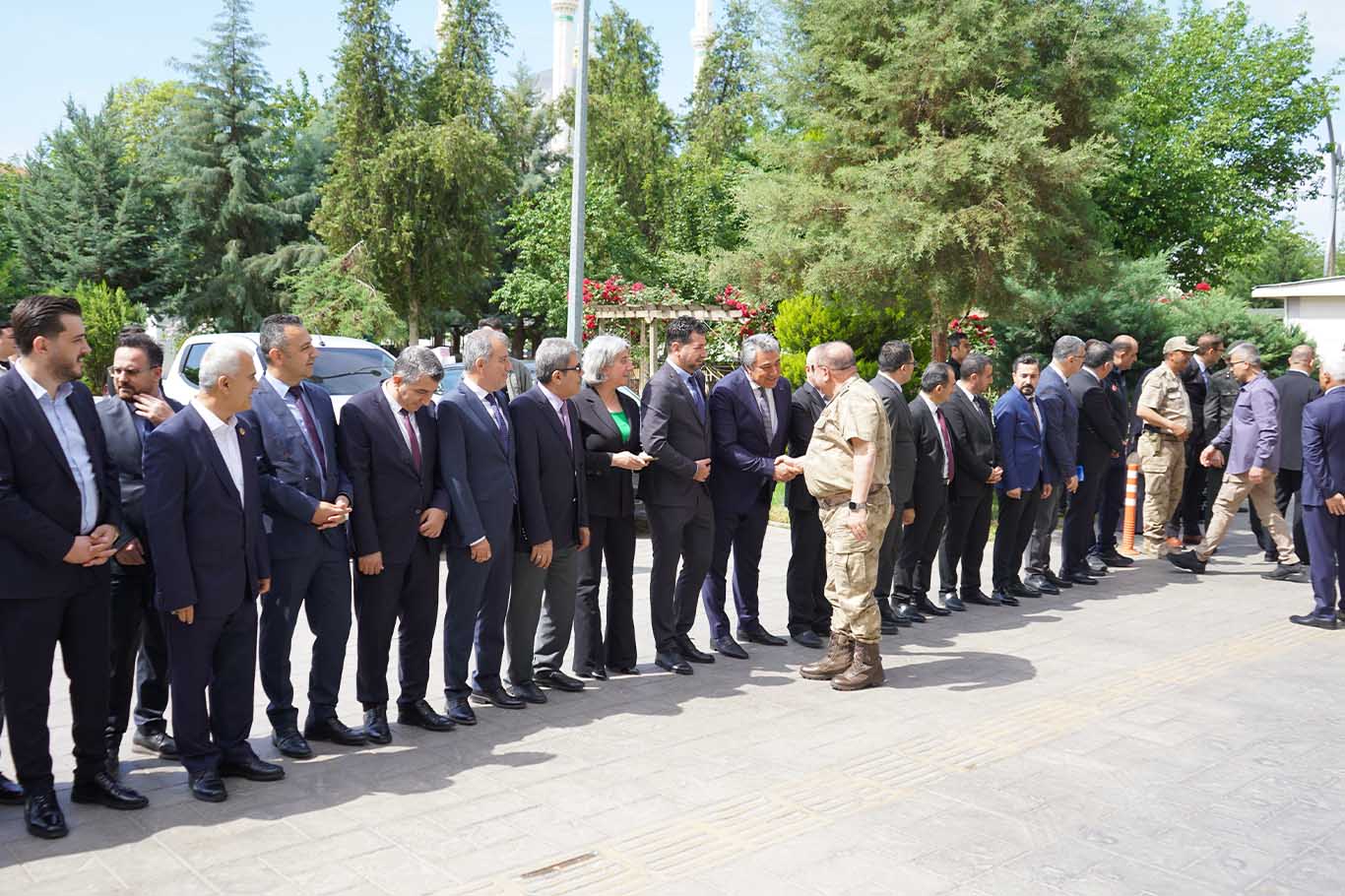 Diyarbakır Valisi Zorluoğlu Bismil’de 6