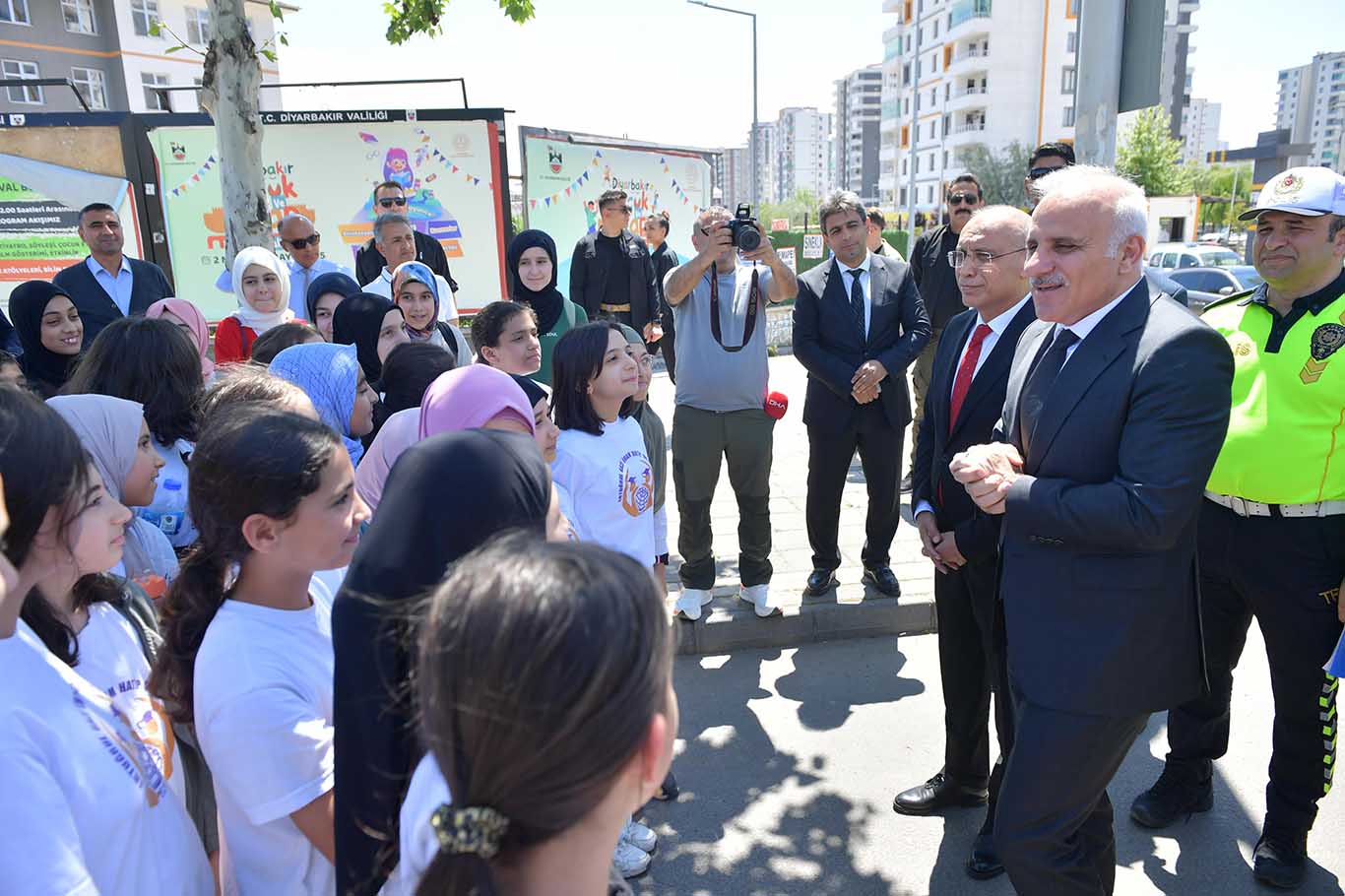 Diyarbakır Valisi Zorluoğlu, Trafik Haftası Etkinliğine Katıldı 5