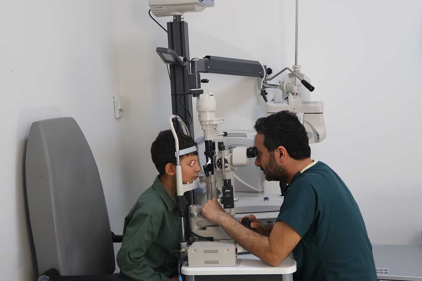 Diyarbakır’da 11 Yaşındaki Çocuk, Yapıştırıcı Nedeniyle Neredeyse Gözünü Kaybediyordu 1