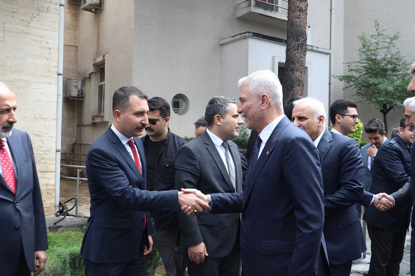 Diyarbakır’da Bulunan Bakan Bolat, Valilik, Ak Parti Ve Mhp Il Başkanlığını Ziyaret Etti 2