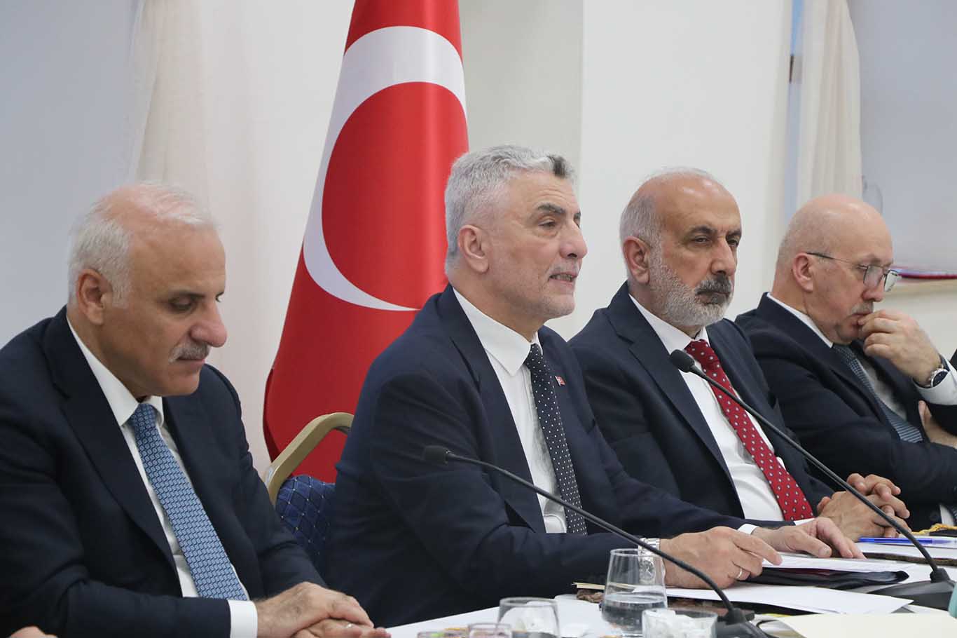 Diyarbakır’da Bulunan Bakan Bolat, Valilik, Ak Parti Ve Mhp Il Başkanlığını Ziyaret Etti 5