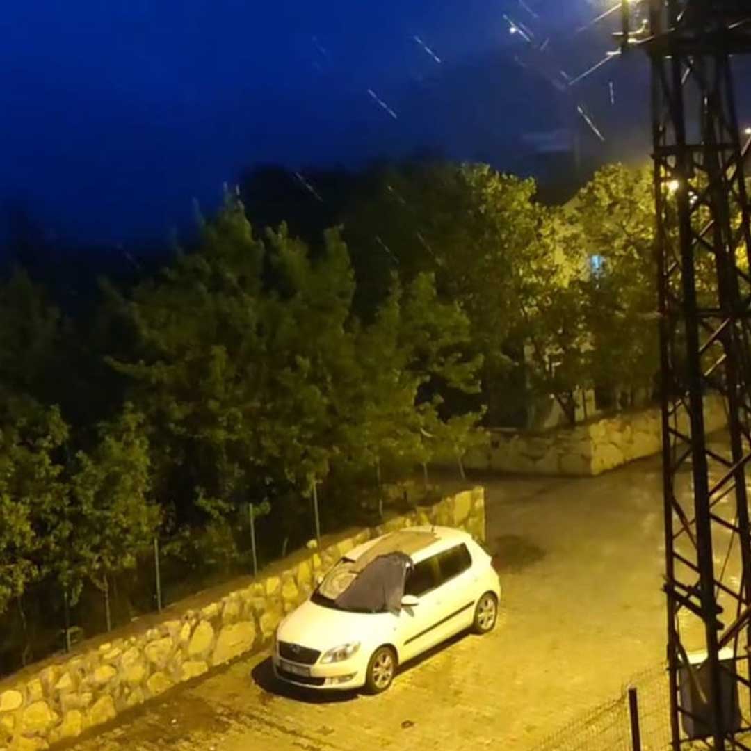 Diyarbakır'da Ceviz Büyüklüğünde Dolu 5