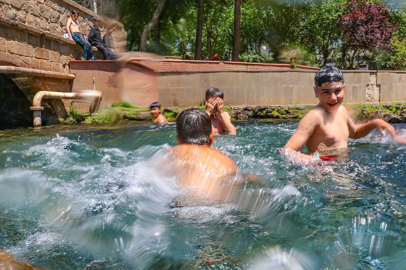 Diyarbakır’da Çocukların Tehlikeli Eğlencesi 1