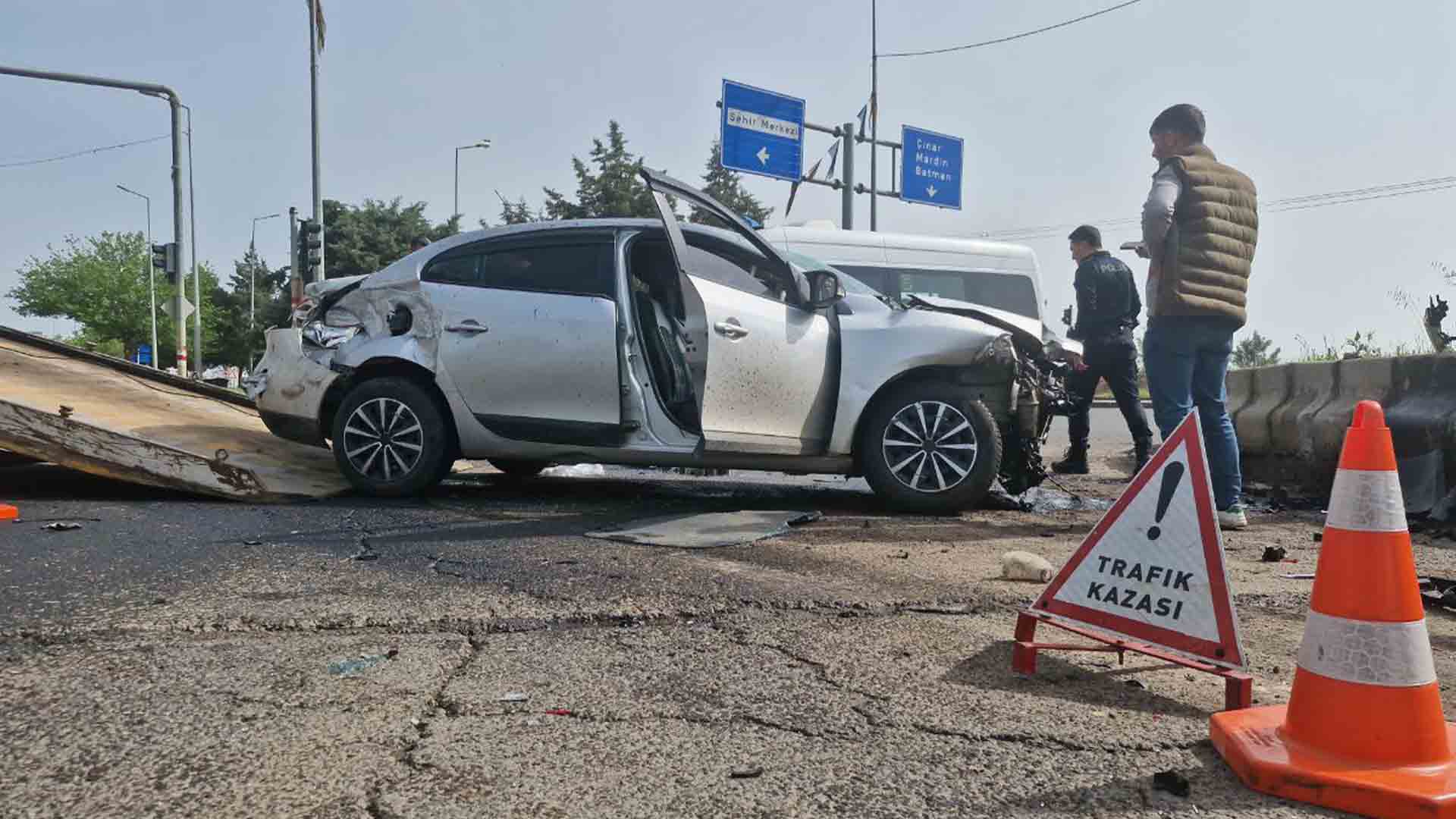 Diyarbakır’da Kamyonet Ve Otomobil Çarpıştı 3 Yaralı 1