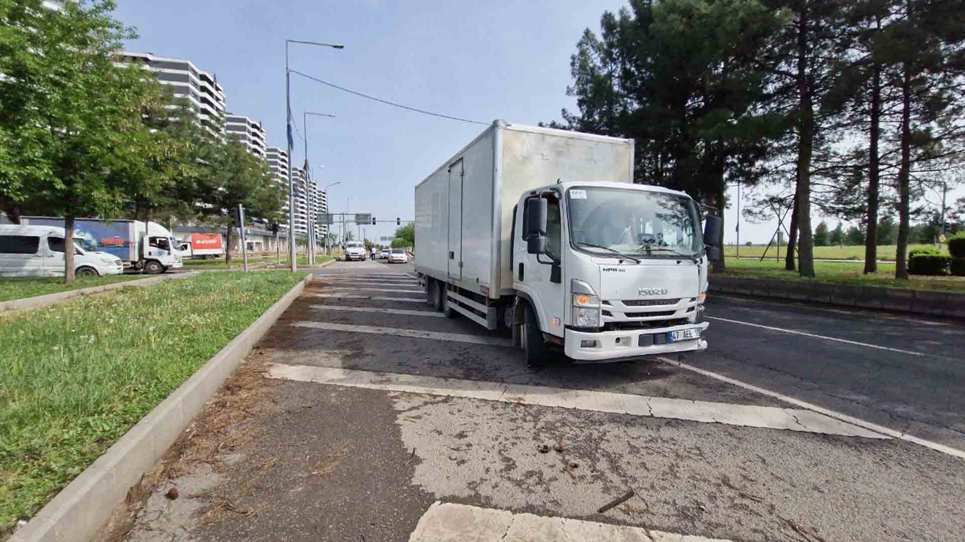 Diyarbakır’da Kamyonet Ve Otomobil Çarpıştı 3 Yaralı 4