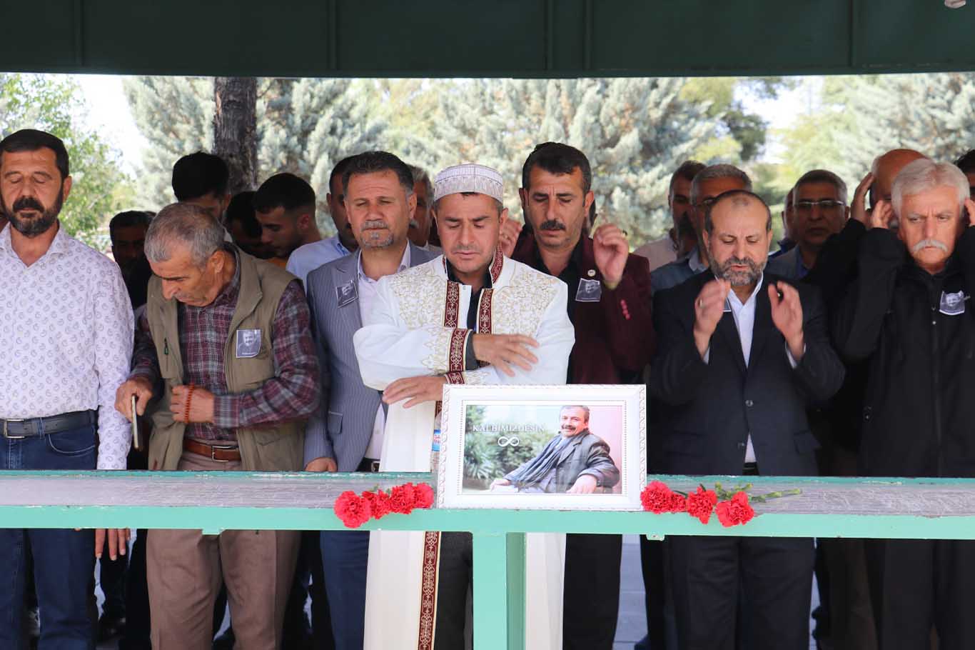 Diyarbakır’da Sırrı Süreyya Önder Için Gıyabi Cenaze Namazı Kılındı 1