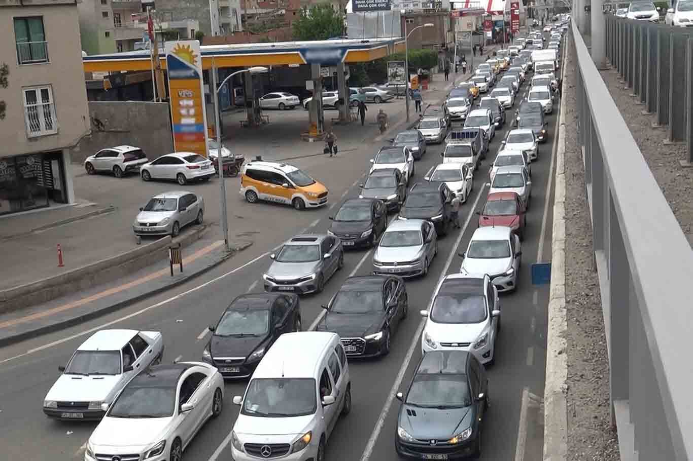 Diyarbakır’da Trafik Çilesi Iki Noktada Çekilmez Hale Geldi 1
