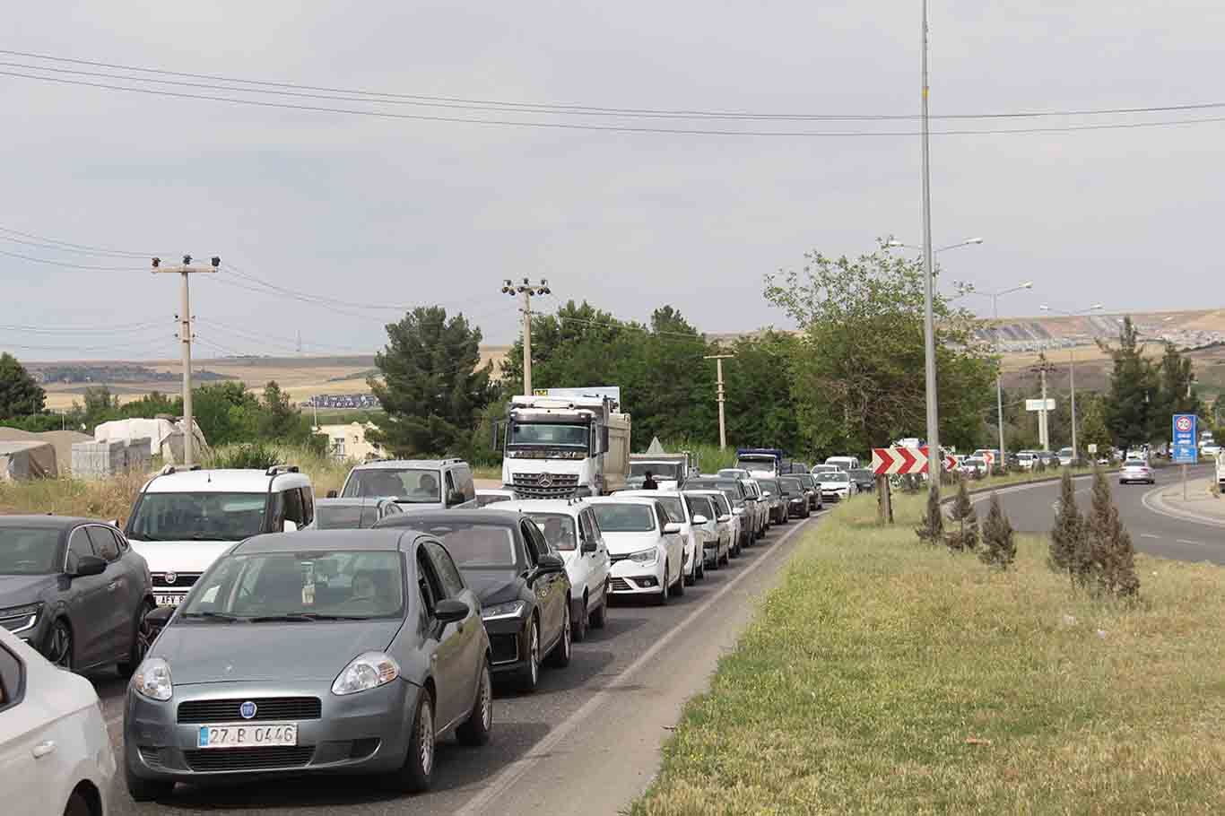 Diyarbakır’da Trafik Çilesi Iki Noktada Çekilmez Hale Geldi 3
