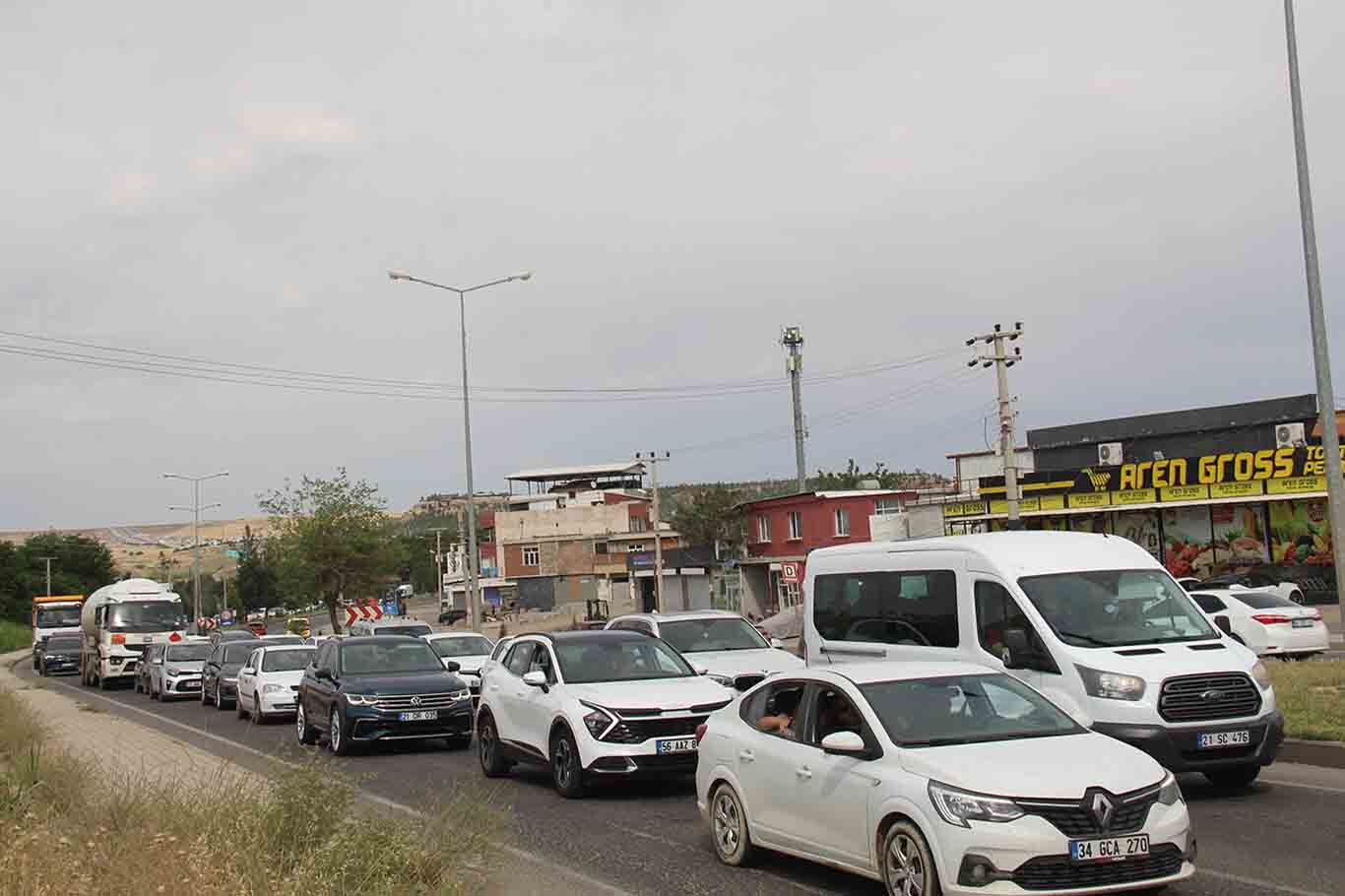Diyarbakır’da Trafik Çilesi Iki Noktada Çekilmez Hale Geldi 5