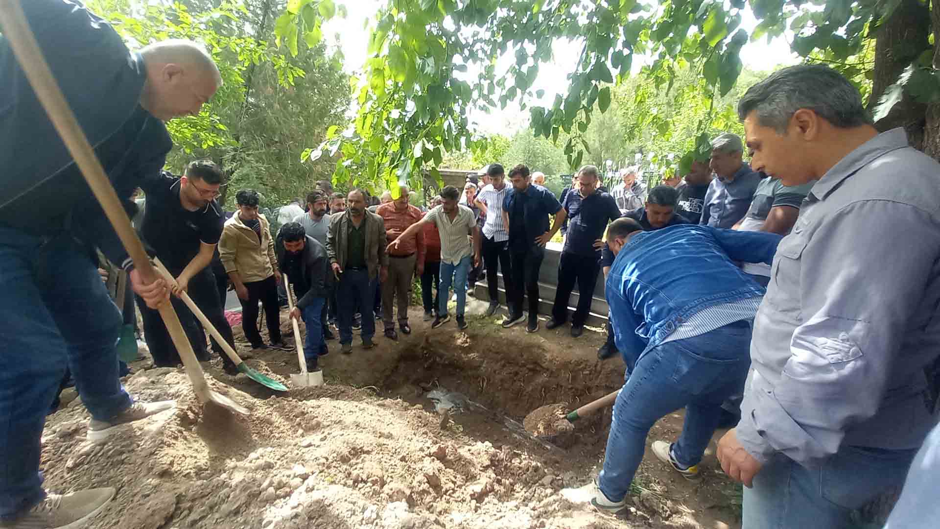 Diyarbakır’da Yaşamını Yitiren Gazeteci, Son Yolculuğuna Uğurlandı 1