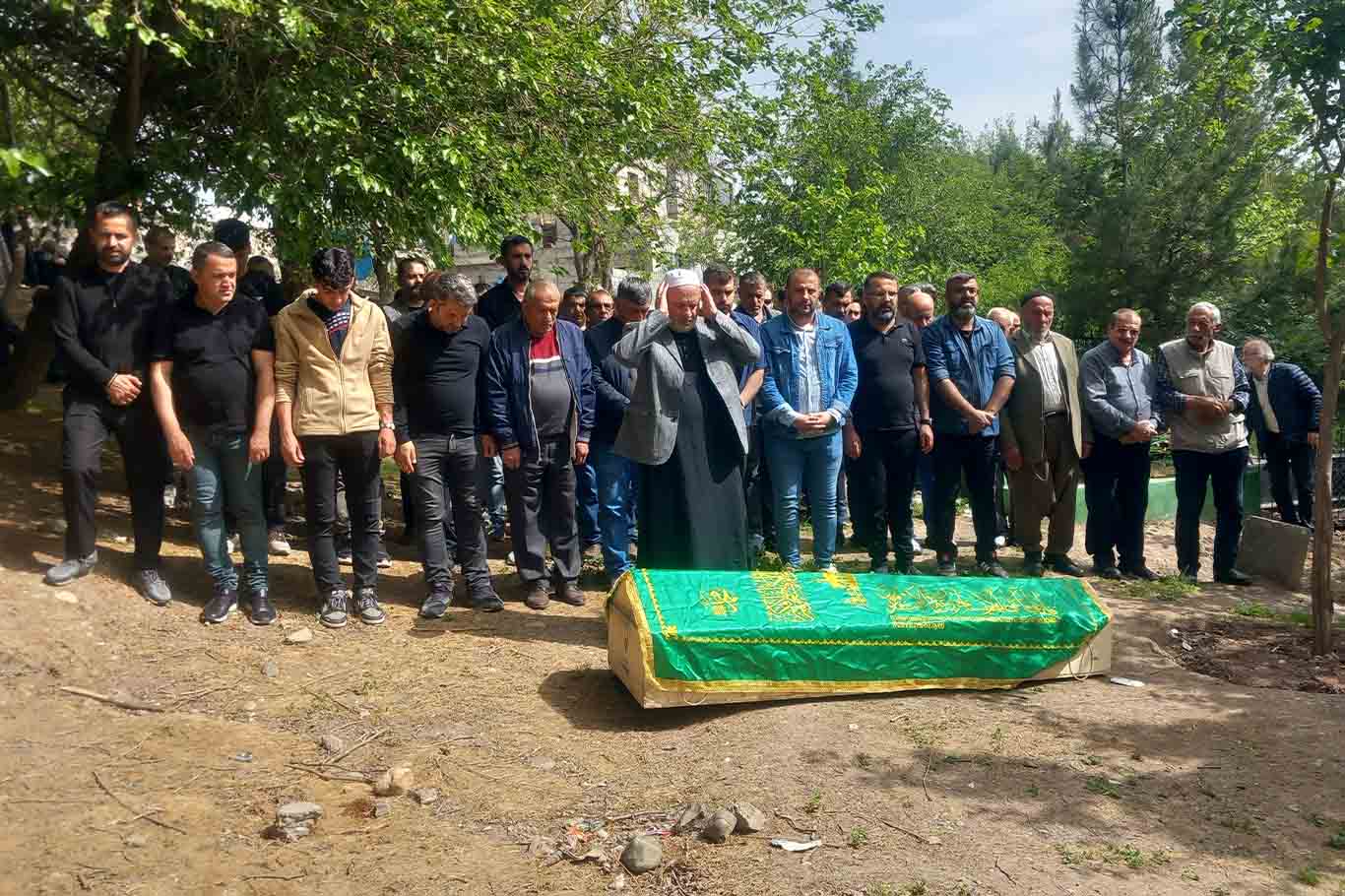 Diyarbakır’da Yaşamını Yitiren Gazeteci, Son Yolculuğuna Uğurlandı 4