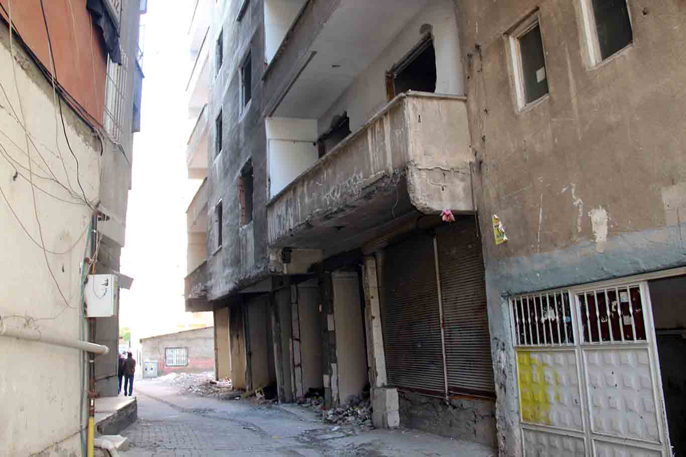 Diyarbakır’da Yıkımı Yapılmayan Ağır Ve Orta Hasarlı Binalar Tehlike Saçıyor 2