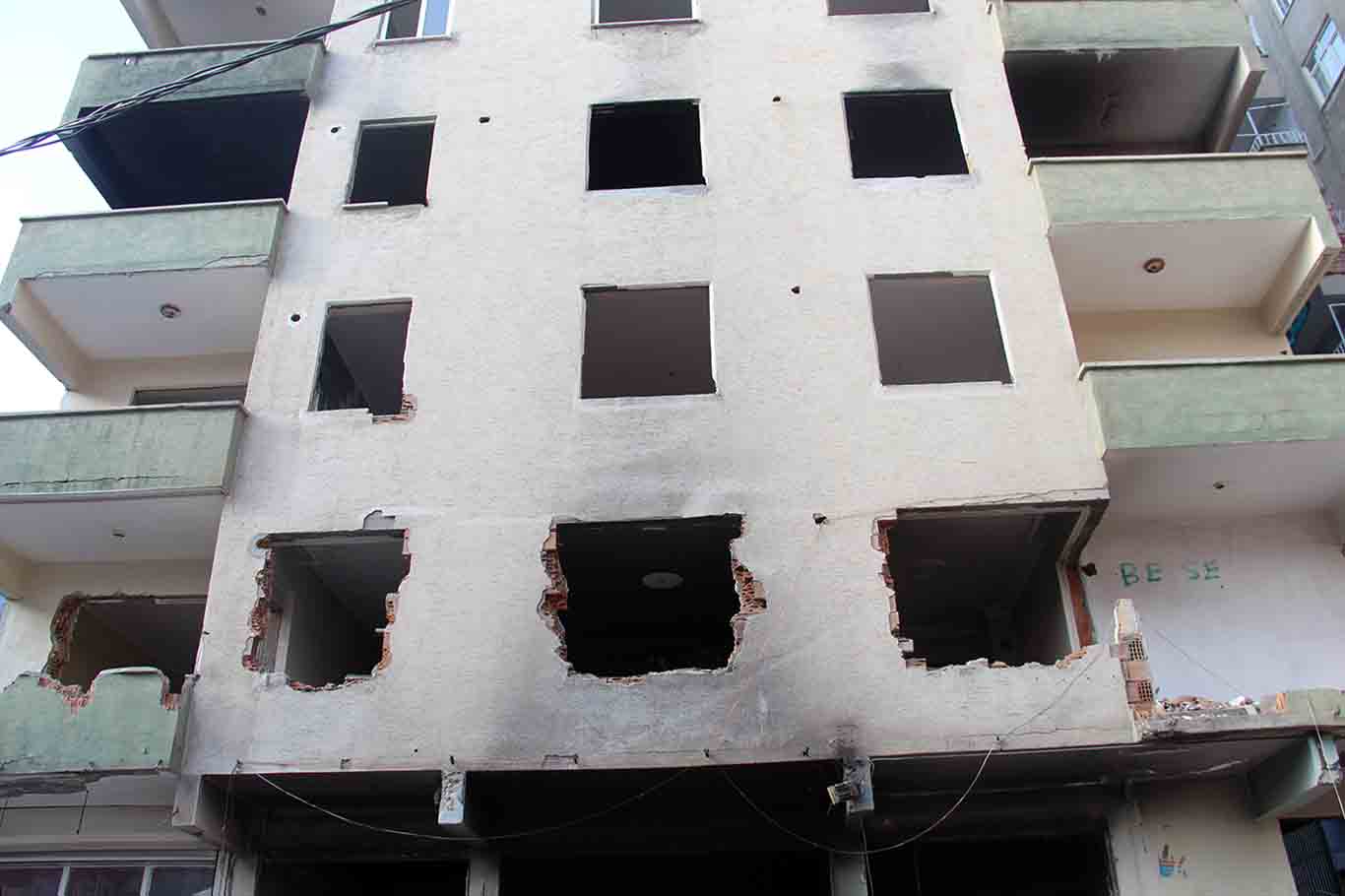 Diyarbakır’da Yıkımı Yapılmayan Ağır Ve Orta Hasarlı Binalar Tehlike Saçıyor 6