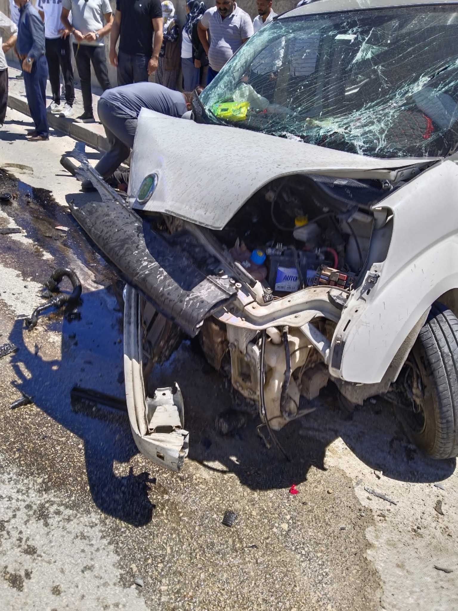 Duvara Çarpan Hafif Ticari Aracın Sürücüsü, Yaşamını Yitirdi 2