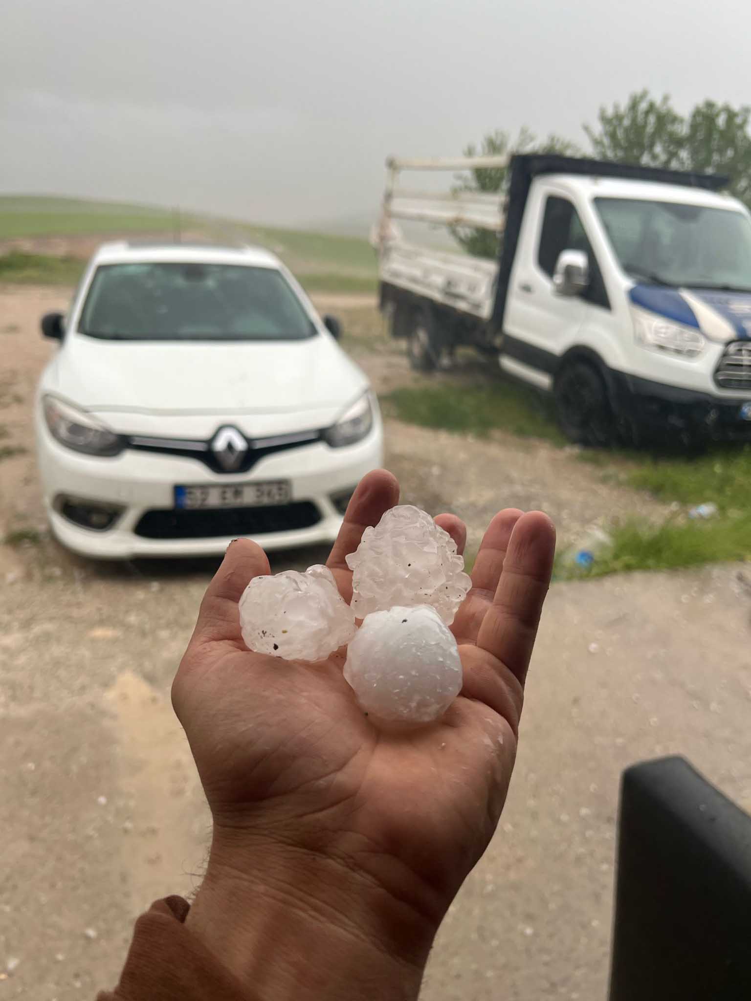 Elma Büyüklüğünde Dolu Yağdı Ekili Araziler Ve Araçlar Zarar Gördü 11