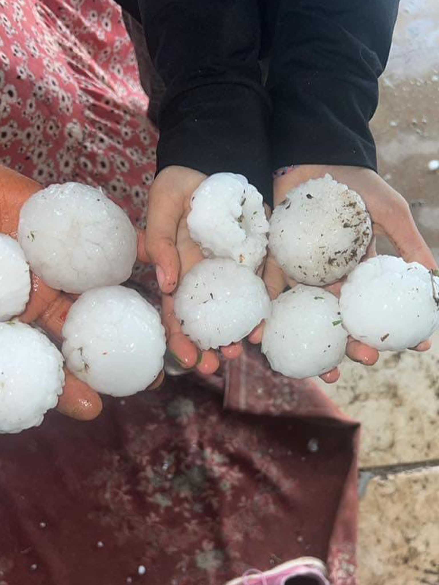 Elma Büyüklüğünde Dolu Yağdı Ekili Araziler Ve Araçlar Zarar Gördü 5