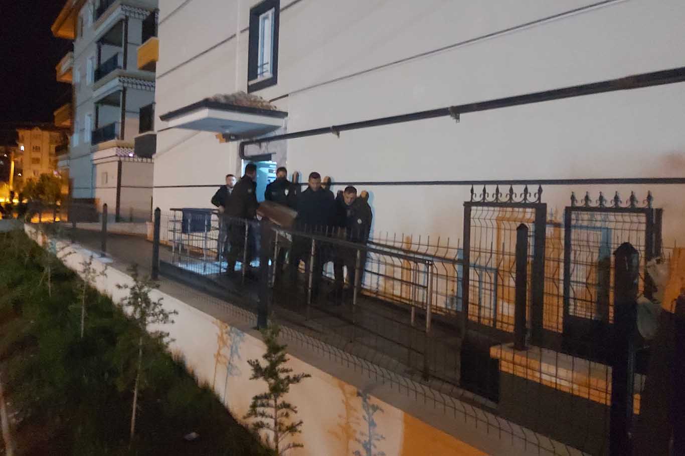 Evine Gizlice Girdiği Komşusu Hatice'yi Öldürüp, 1 Gün Sonra Yaşamına Son Vermiş 1