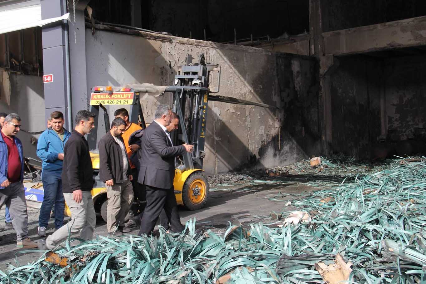 Hüda Par'dan Sanayi Sitesinde Işyeri Yanan Esnafa Ziyaret 4