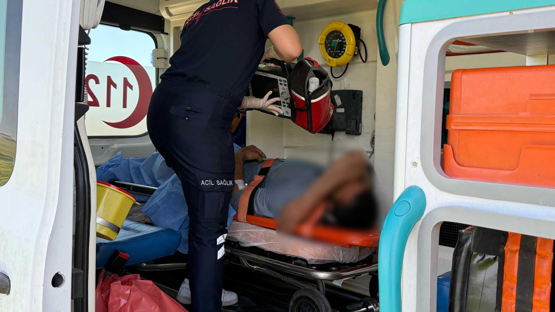 Kulp’ta Ağaçtan Düşen Yaralı, Ambulans Helikopterle Hastaneye Nakledildi 1