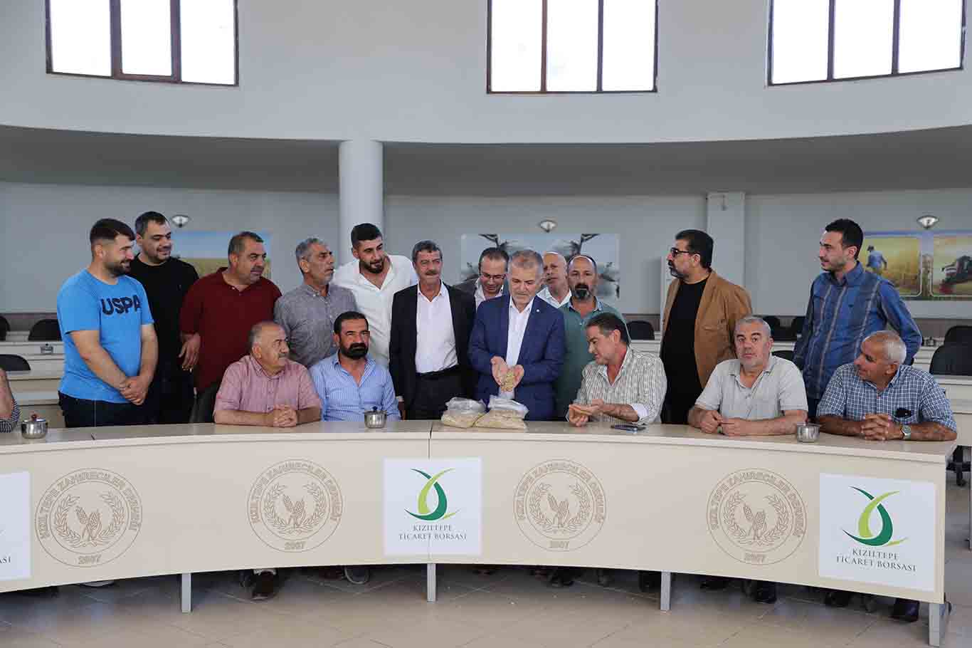 Mardin'de Sezonun Ilk Arpa Hasadı Yapıldı 2