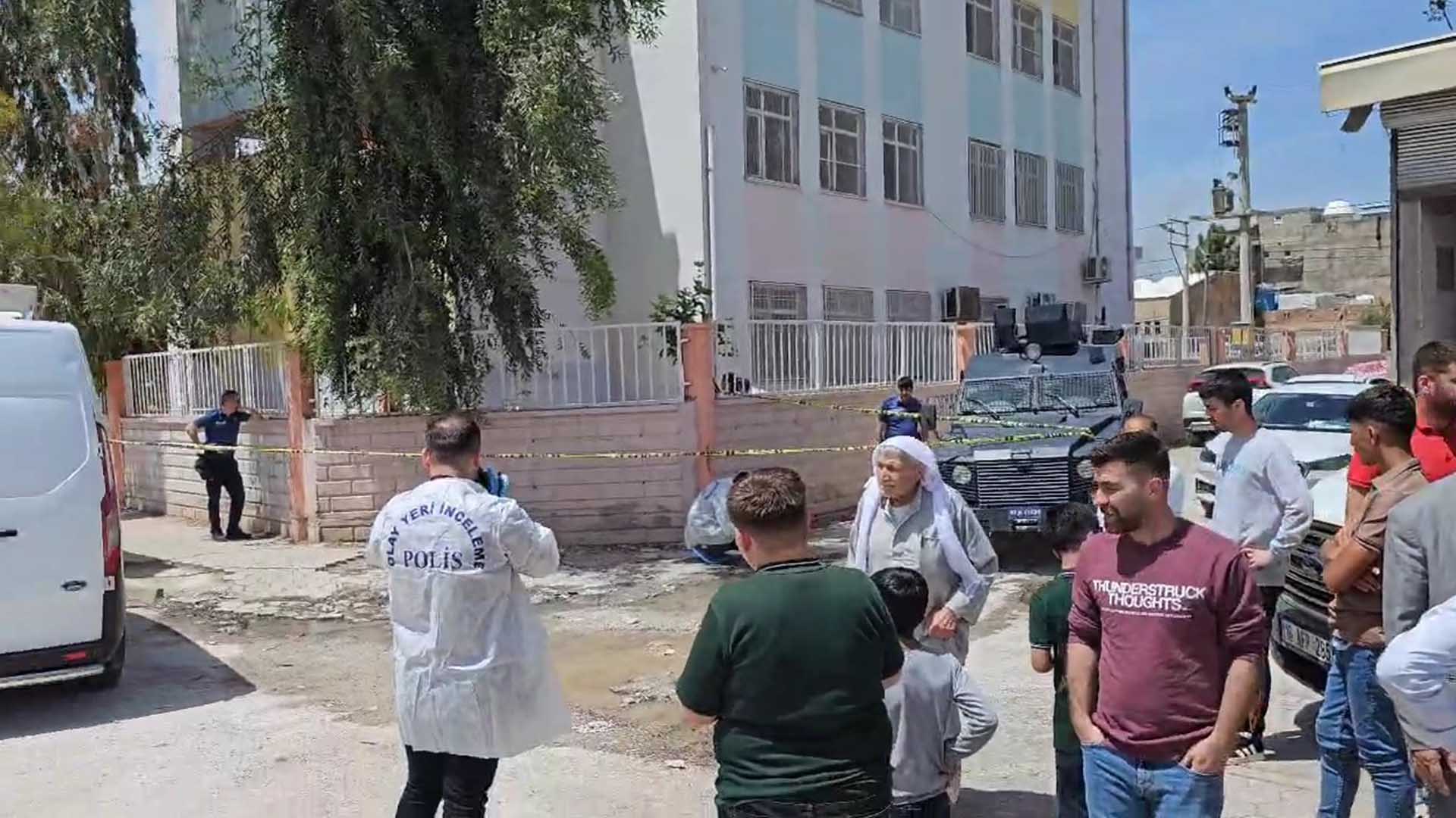 Okulun Bahçesinde Silahlı Saldırıya Uğrayan Öğretmen Öldü 4