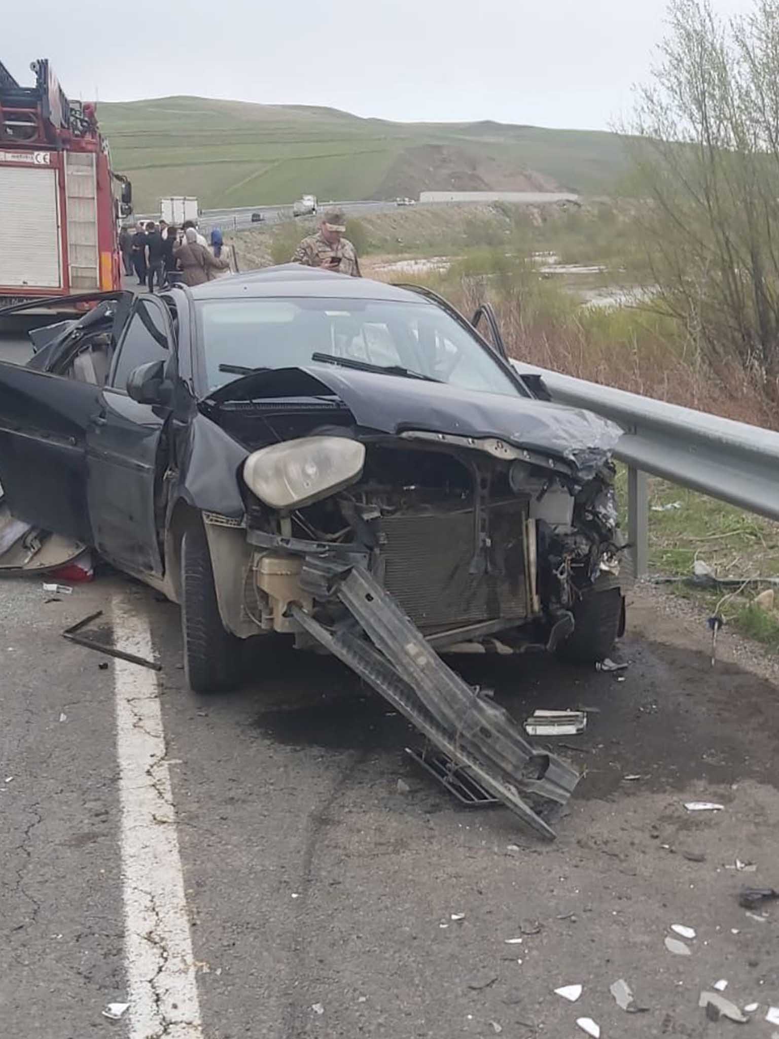 Otomobilin Minibüse Çarptığı Kazada 2 Kişi Öldü, 8 Kişi Yaralandı 1