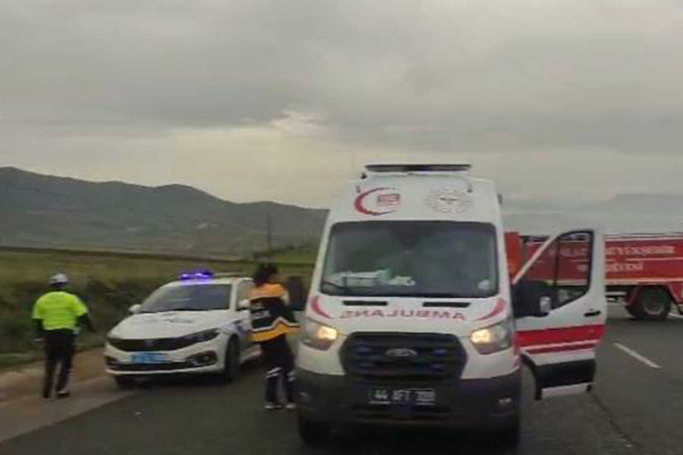 Otomobiller Kafa Kafaya Çarpıştı 2 Ölü, 2 Yaralı 3