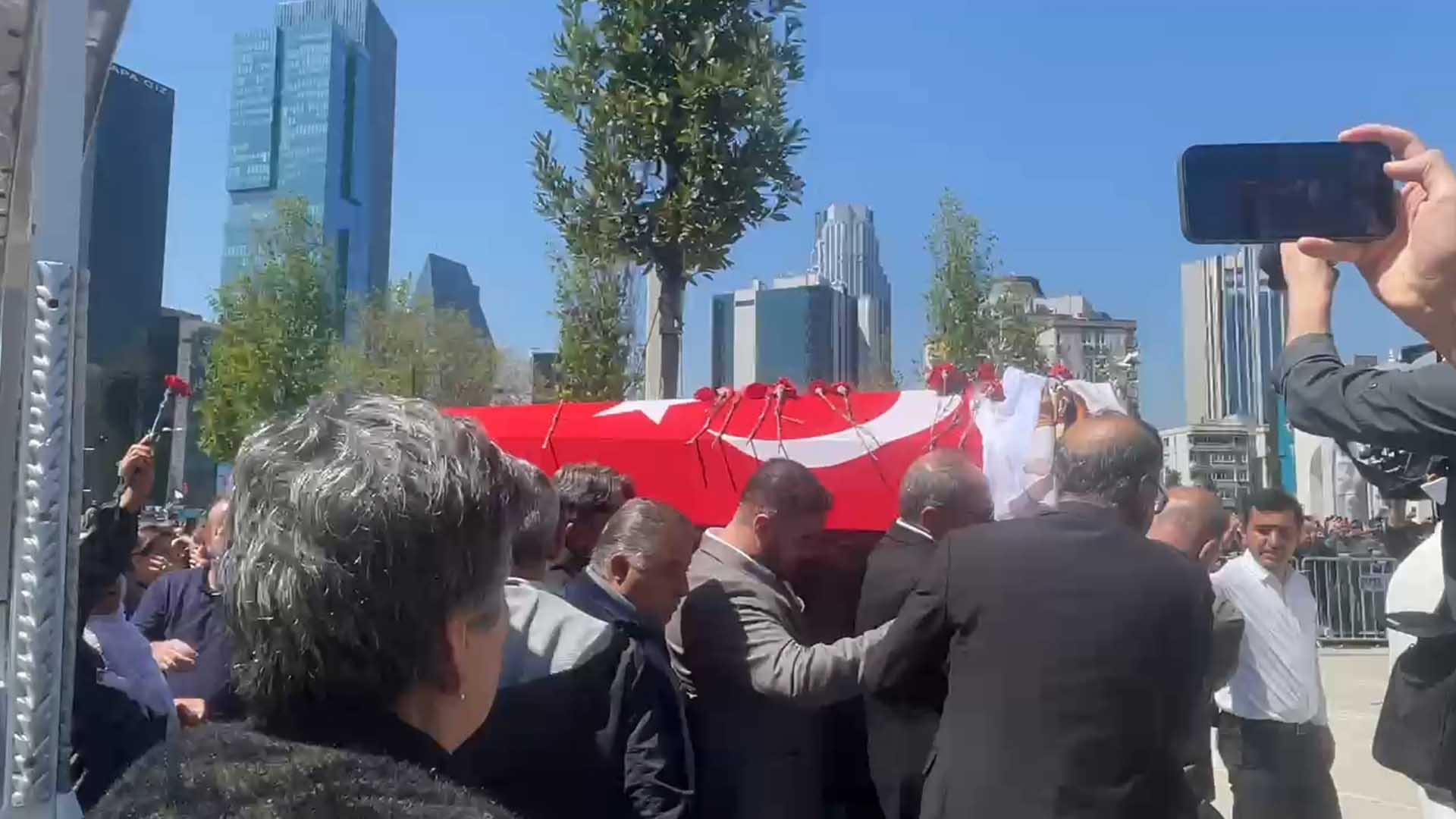 Tbmm Başkanvekili Sırrı Süreyya Önder, Son Yolculuğuna Uğurlandı 5