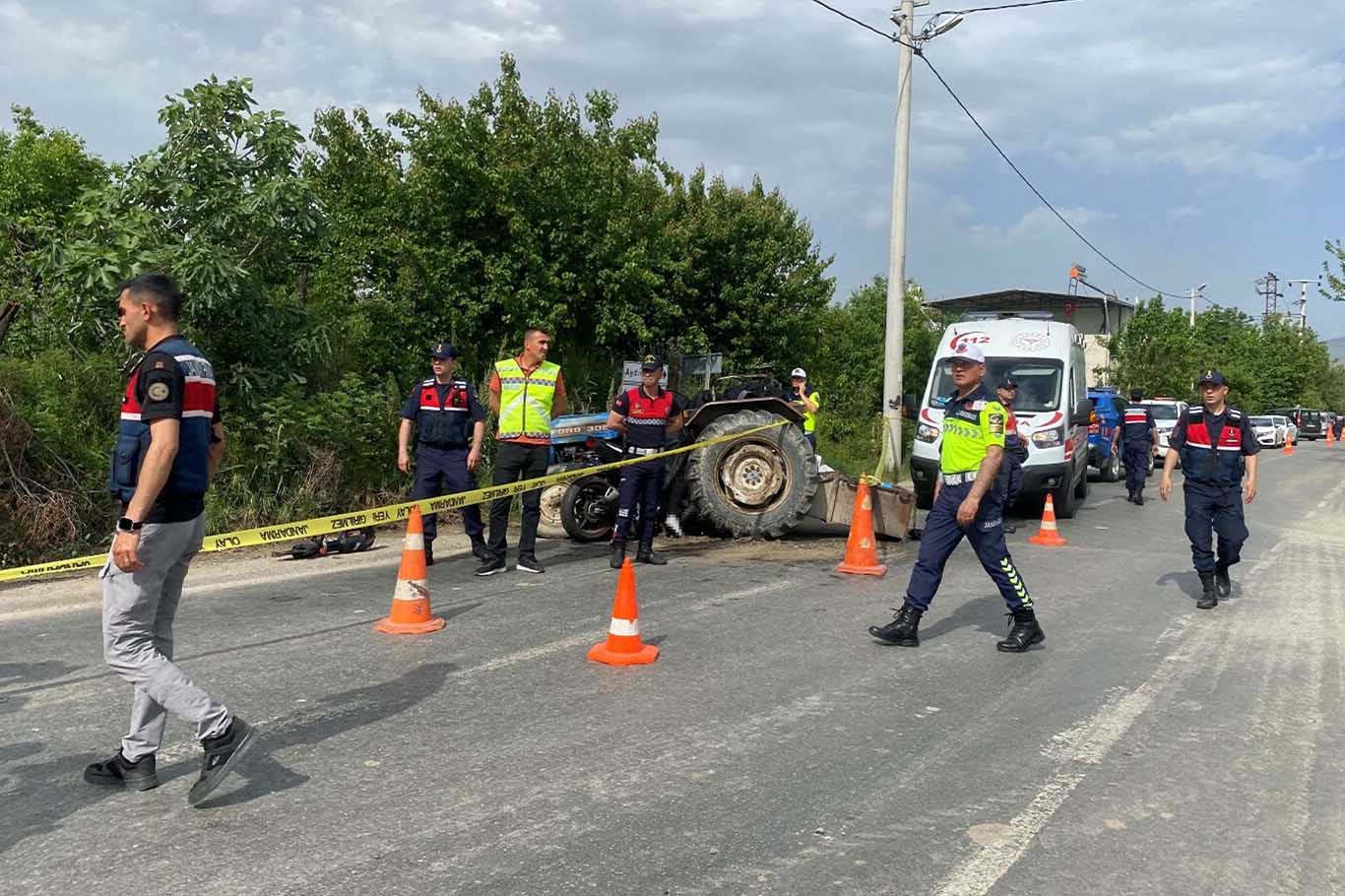 Traktörle Motosiklet Çarpıştı; 3 Ölü 1