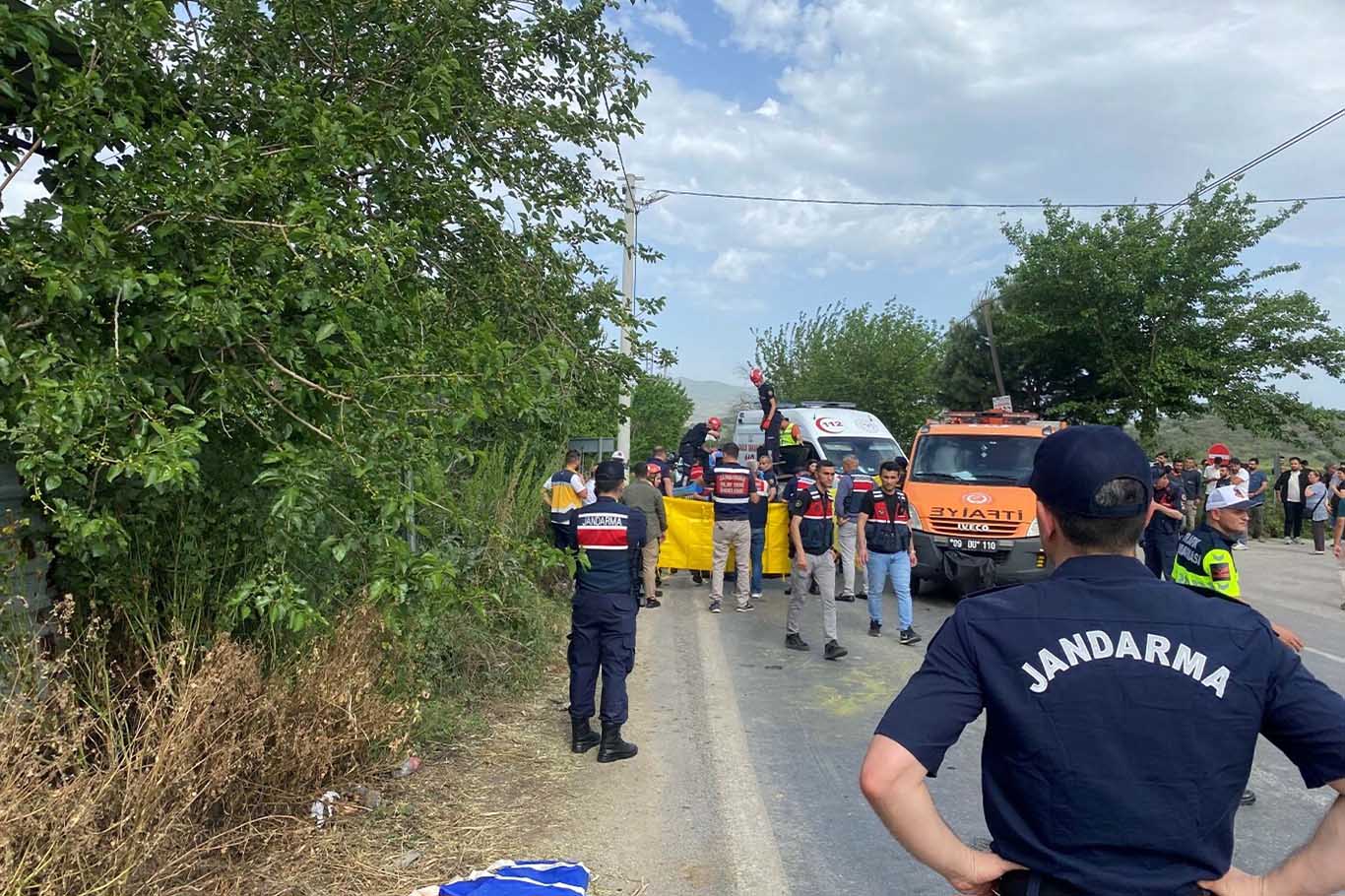 Traktörle Motosiklet Çarpıştı; 3 Ölü 2