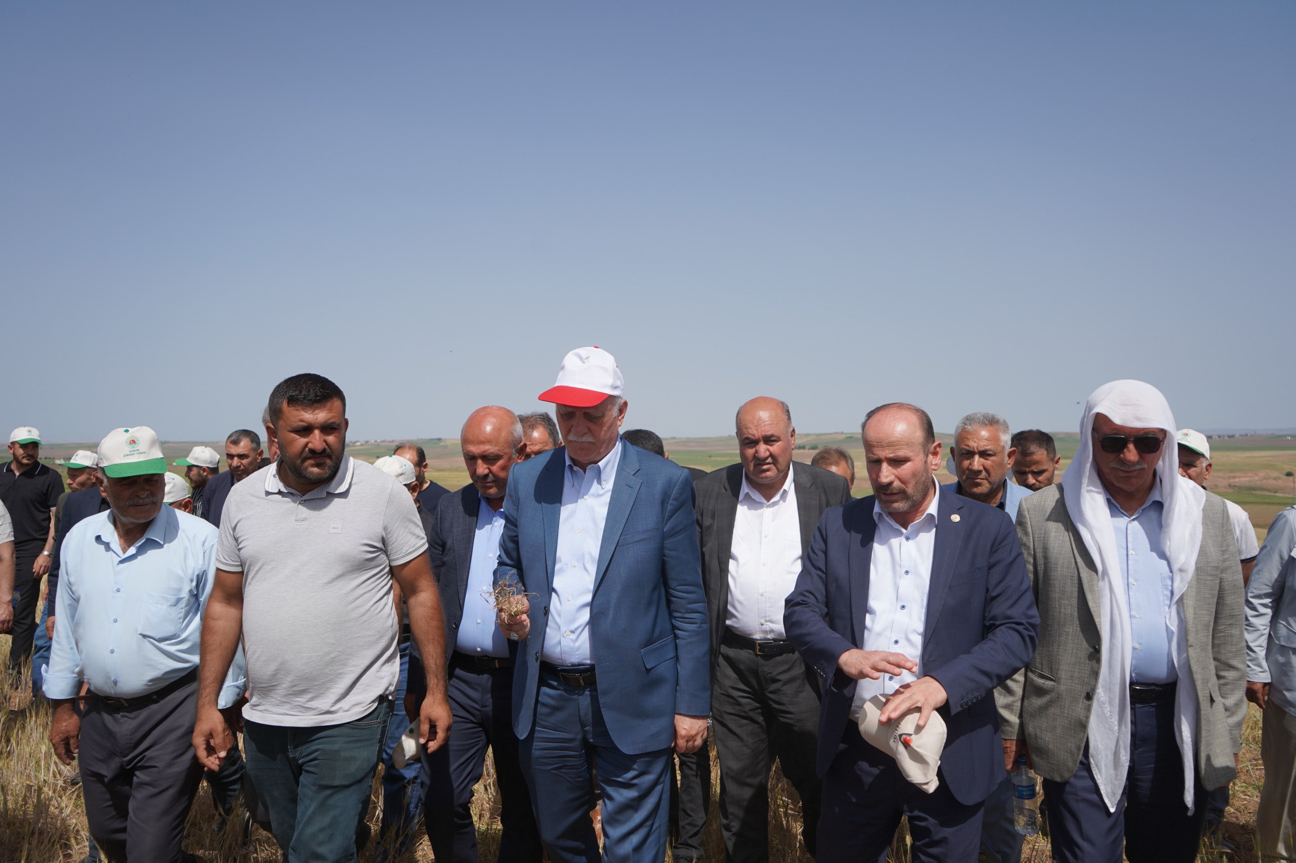 Tzob Başkanı Bayraktar, Diyarbakır’da Kuraklıktan Etkilenen Tarlaları Inceledi (7)